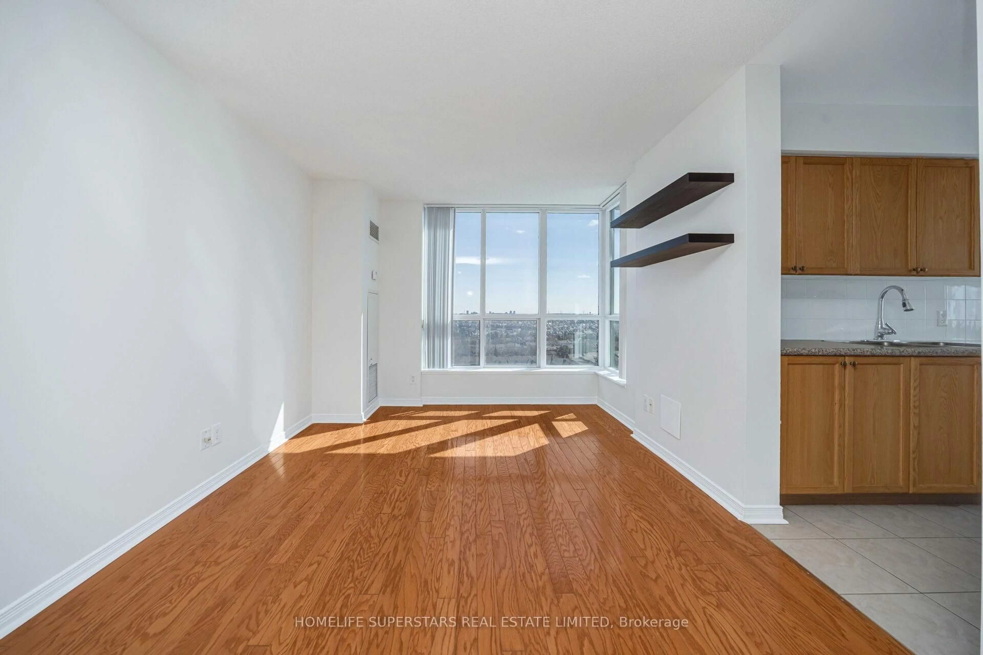 A pic of a room for 4879 Kimbermoun 1509 Ave, Mississauga Ontario L5M 7R8