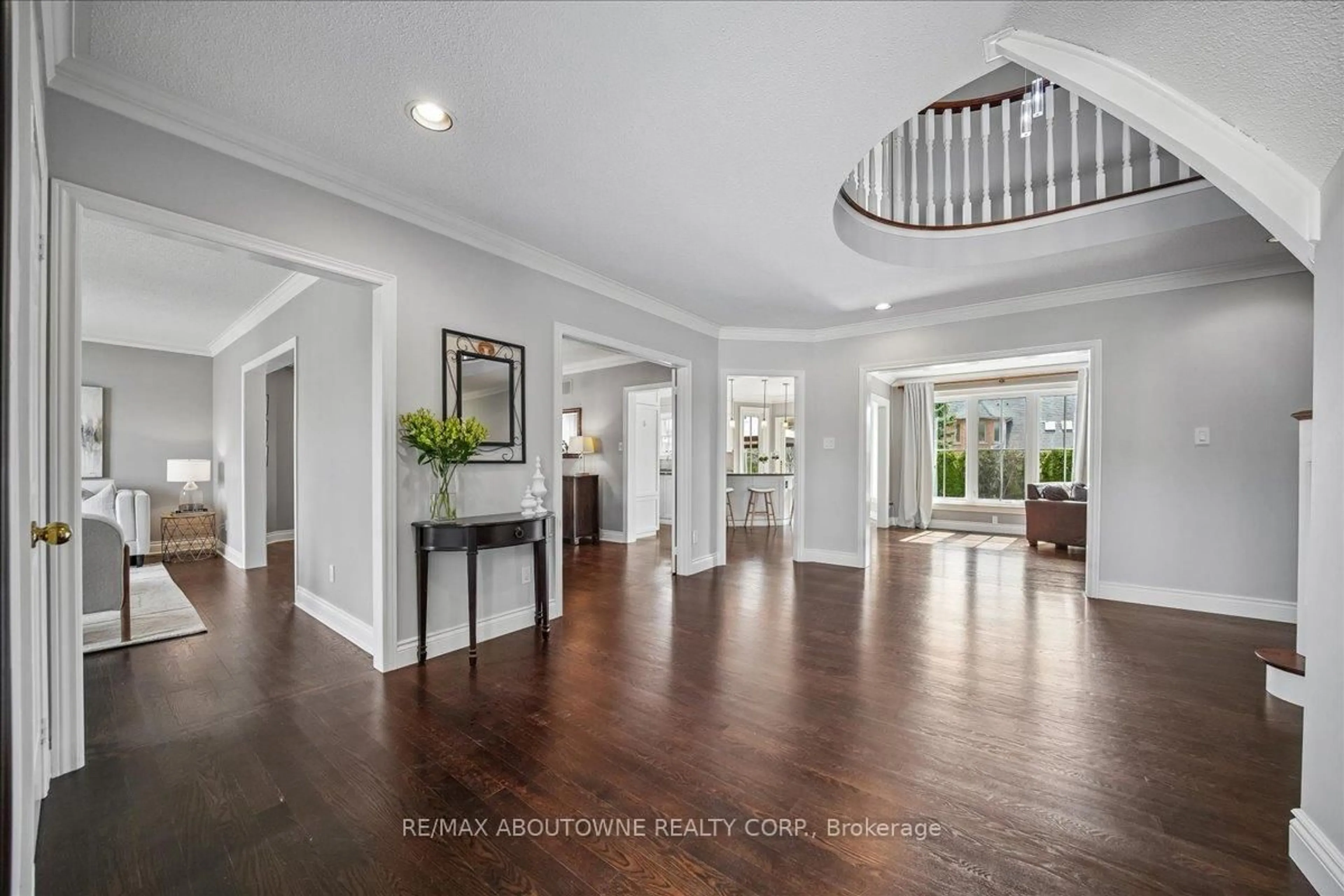 Indoor entryway for 1494 The Links Dr, Oakville Ontario L6M 2P2