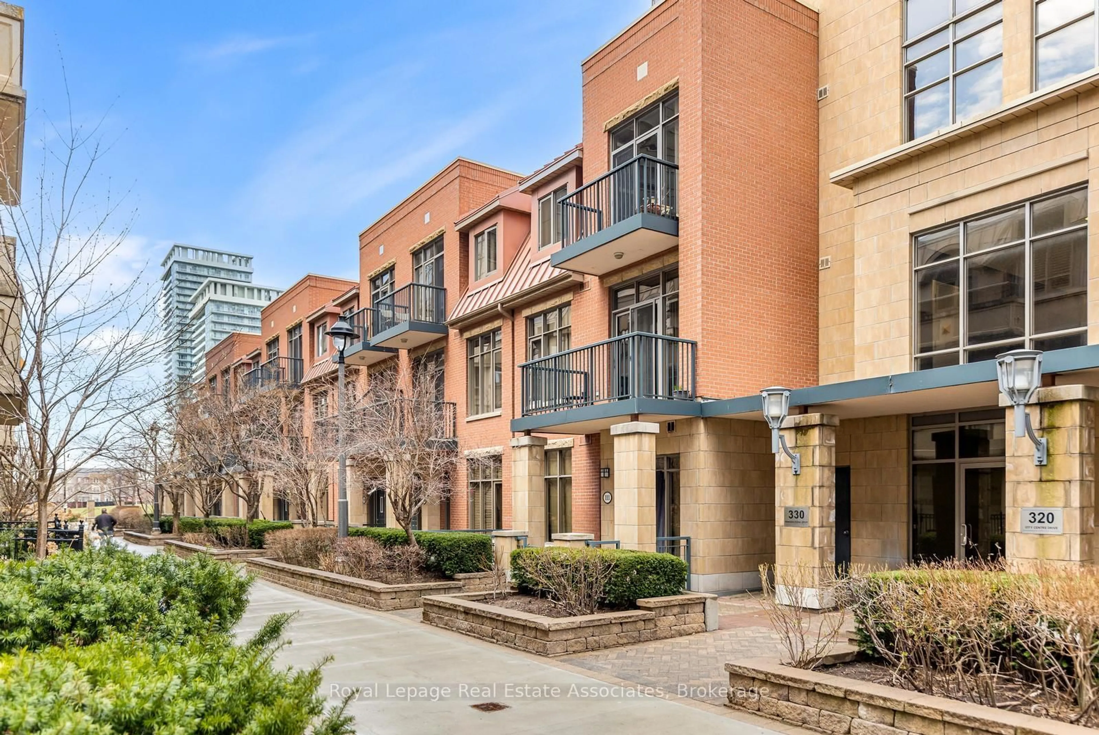 Patio, street for 330 Princess Royal Dr #319, Mississauga Ontario L5B 4P7