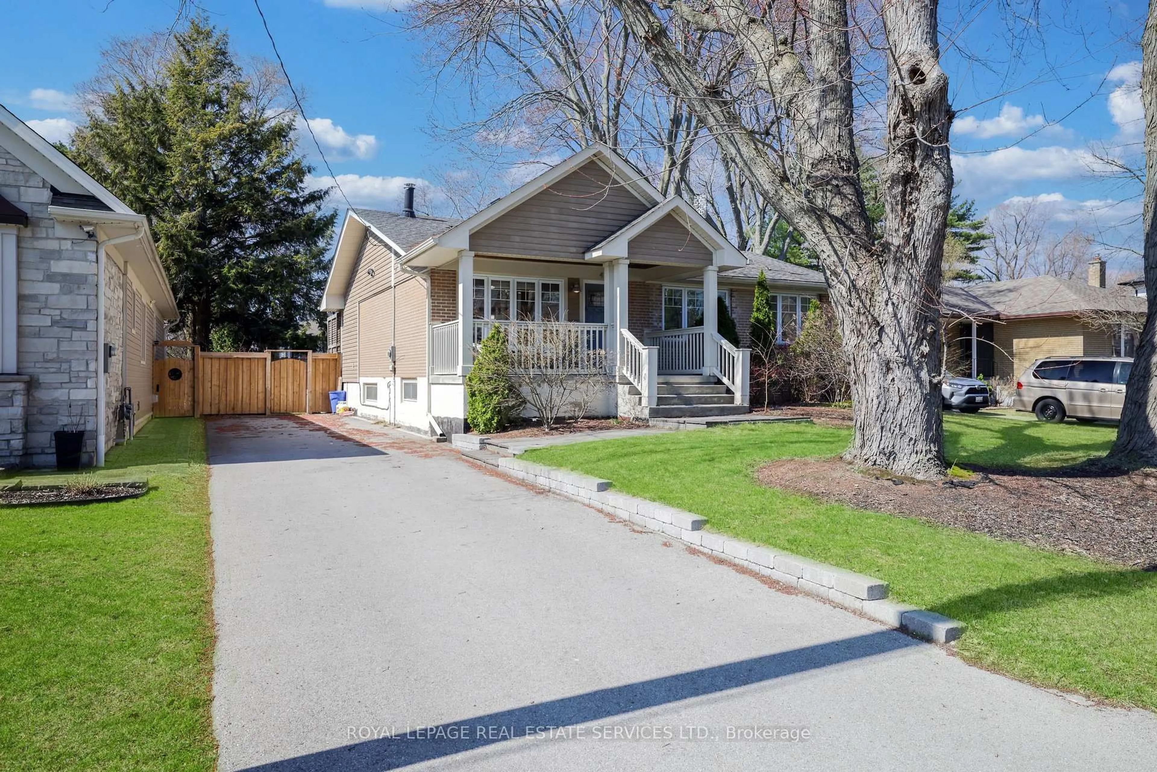 Home with vinyl exterior material, street for 434 Winston Rd, Oakville Ontario L6L 4W8