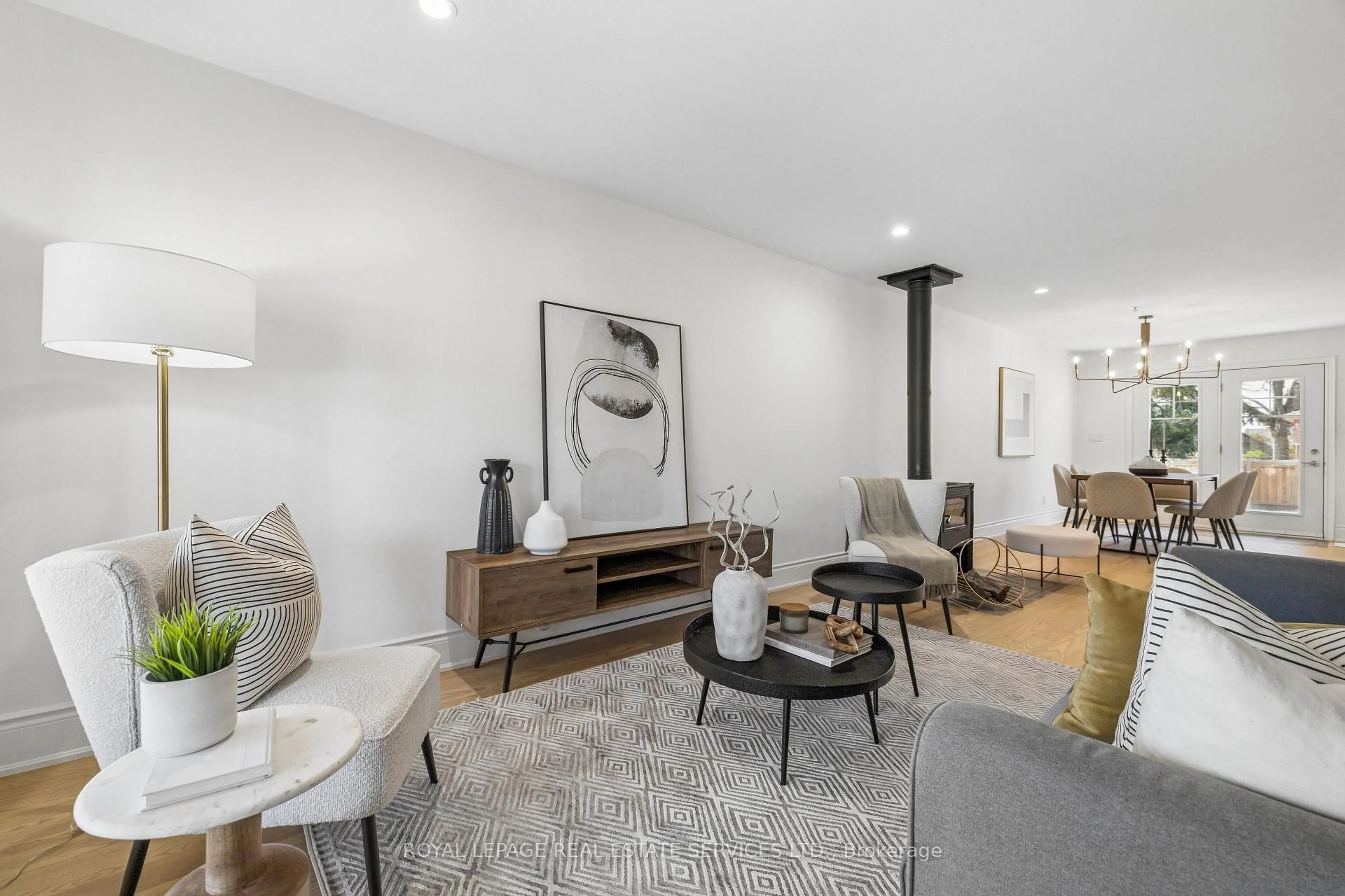 Living room with furniture, unknown for 434 Winston Rd, Oakville Ontario L6L 4W8