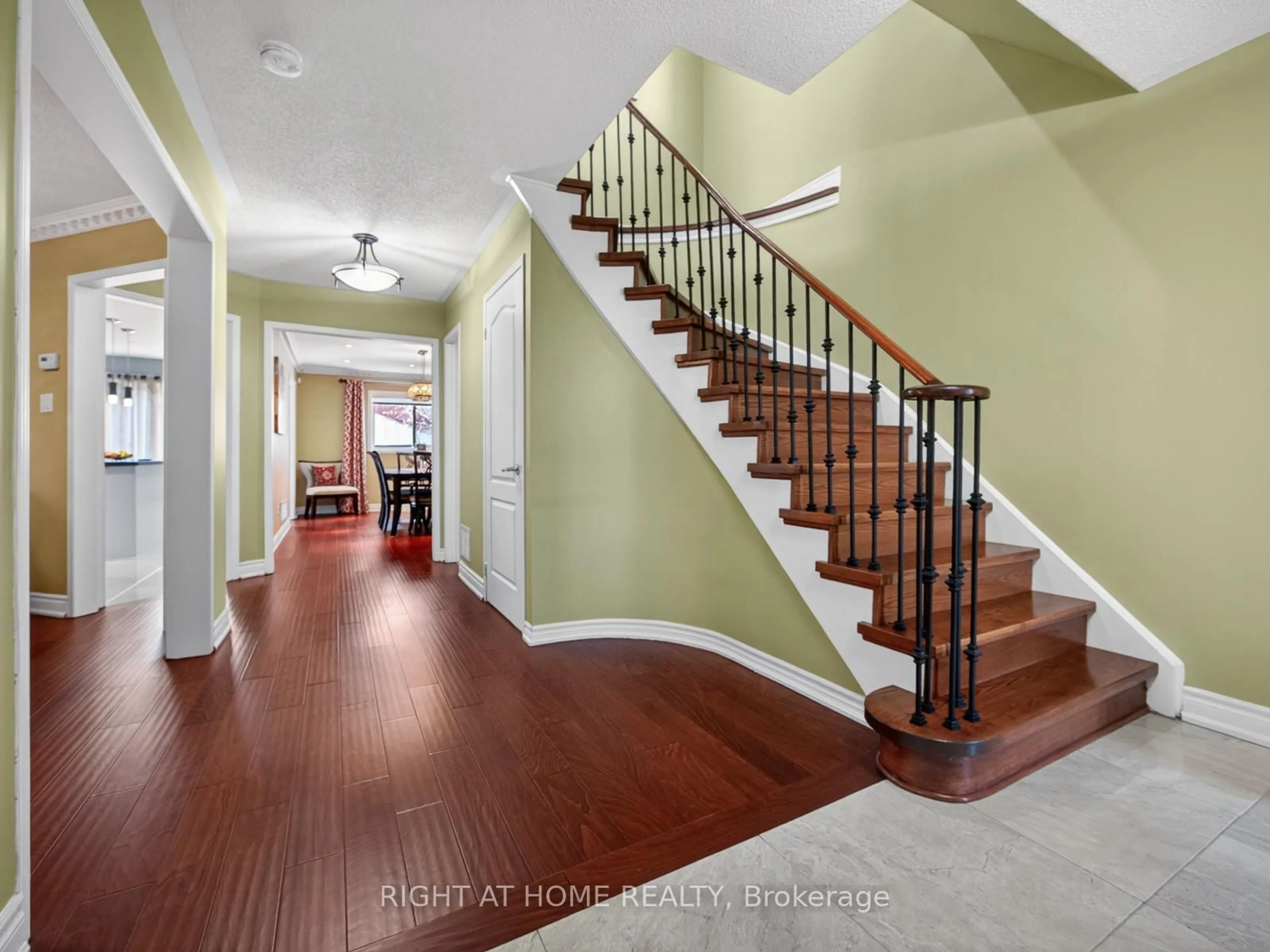 Unknown for 7068 Rosehurst Dr, Mississauga Ontario L5N 6Y8