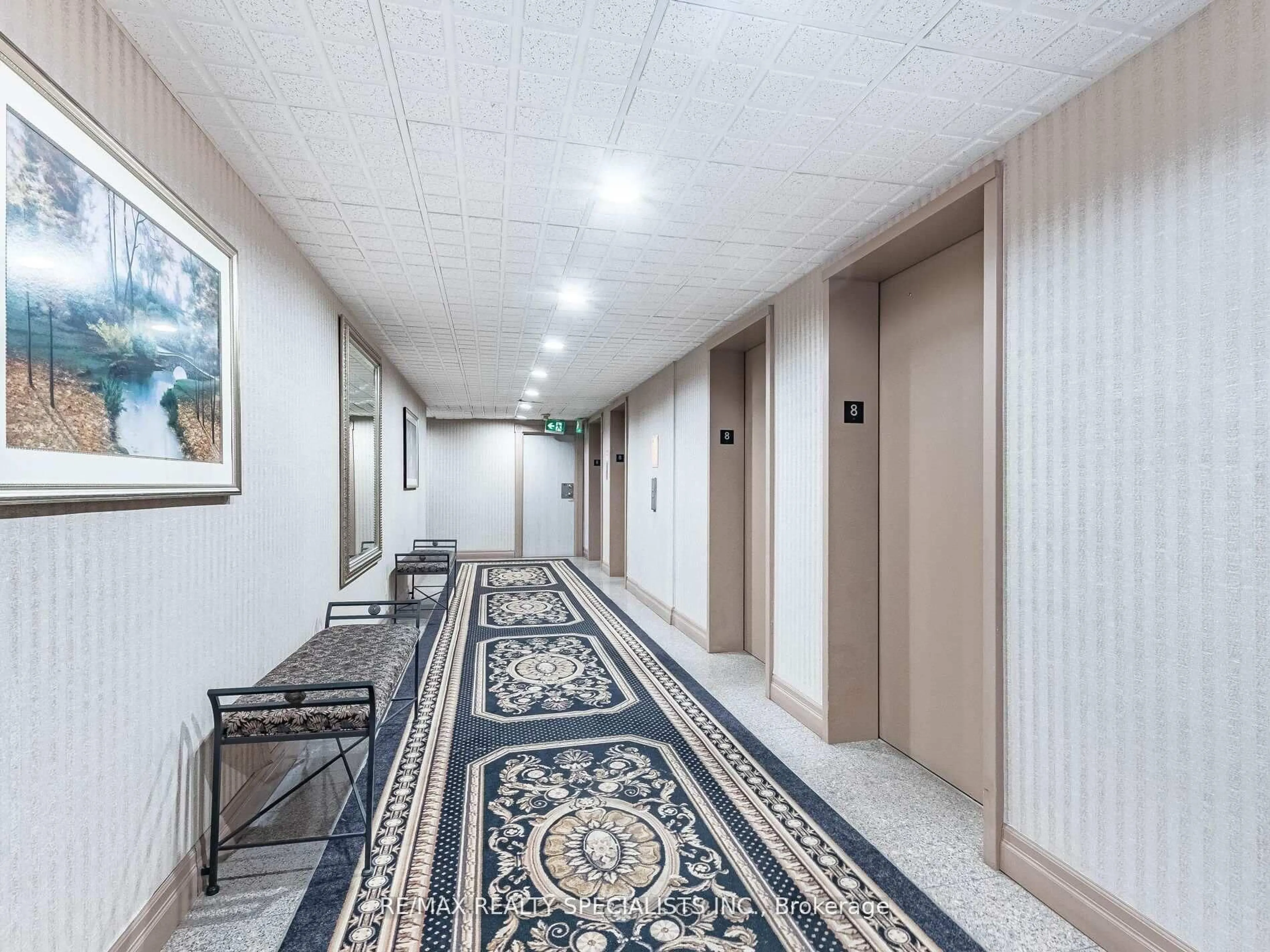 Indoor foyer for 3605 Kariya Dr #801, Mississauga Ontario L5B 3J4