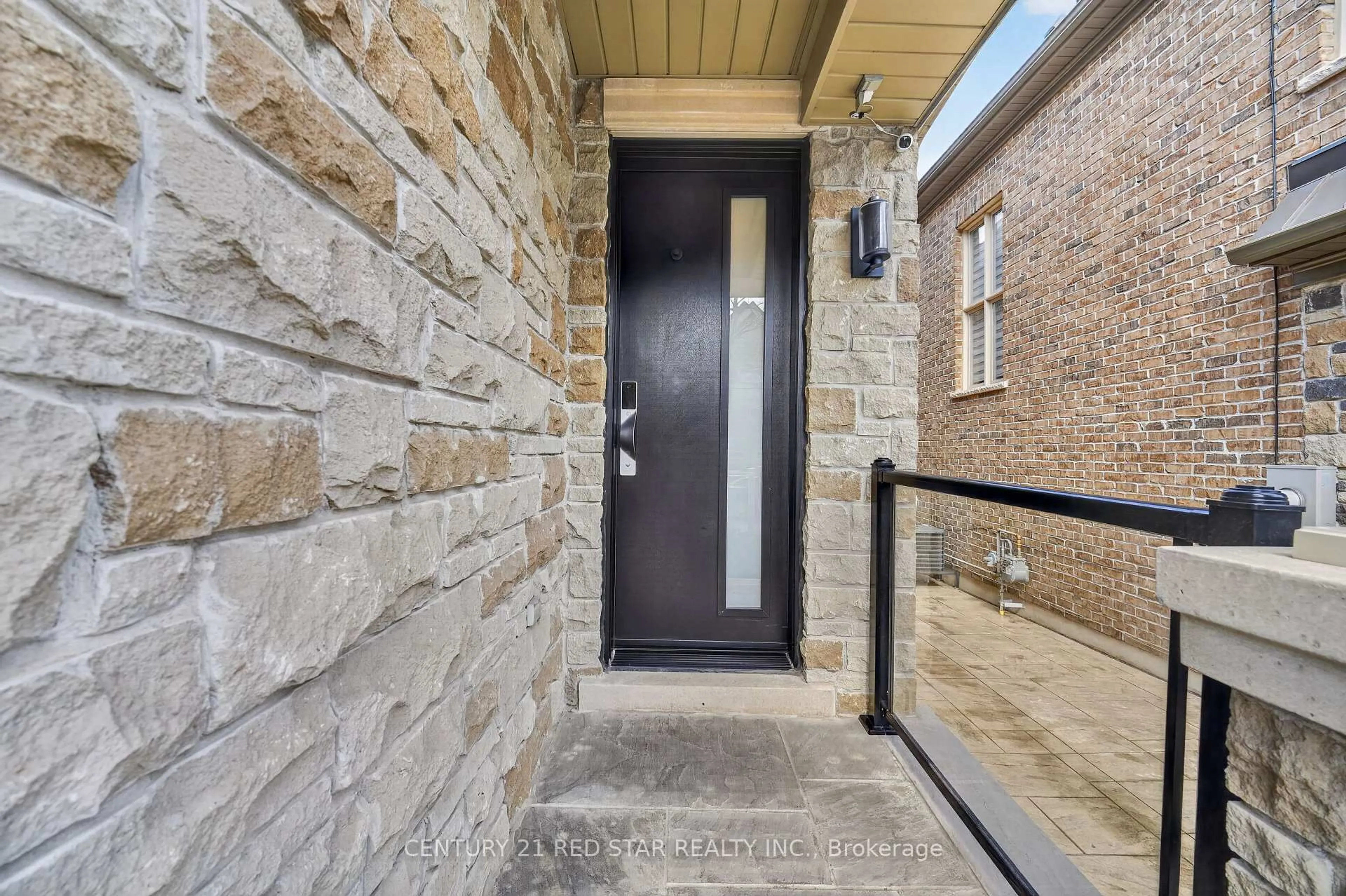 Indoor entryway for 2416 Village Common, Oakville Ontario L6M 0S2