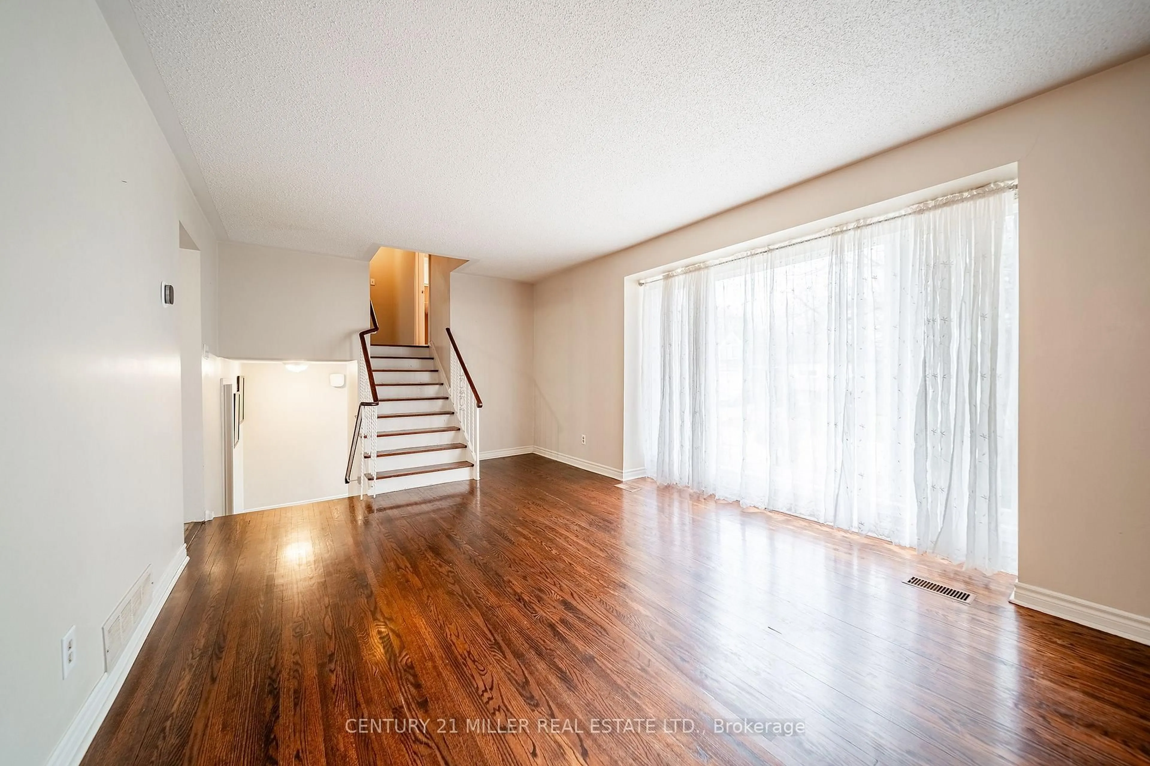 Indoor foyer for 557 Trafford Cres, Oakville Ontario L6L 3T4