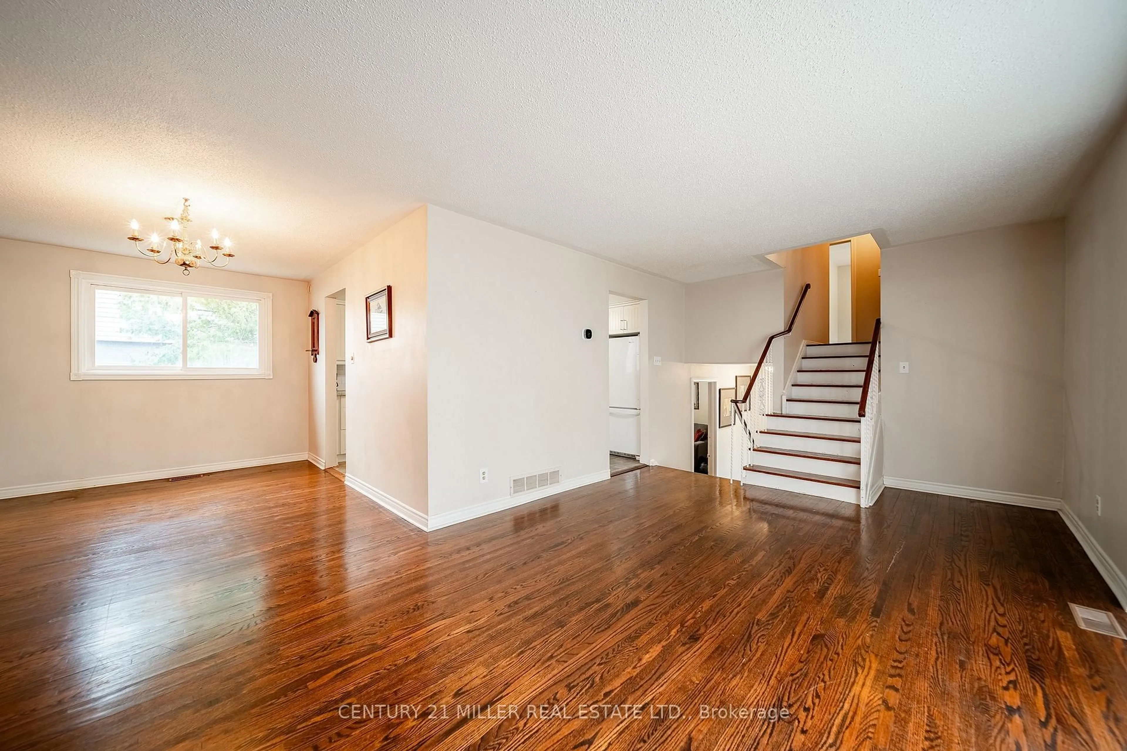 Unknown for 557 Trafford Cres, Oakville Ontario L6L 3T4
