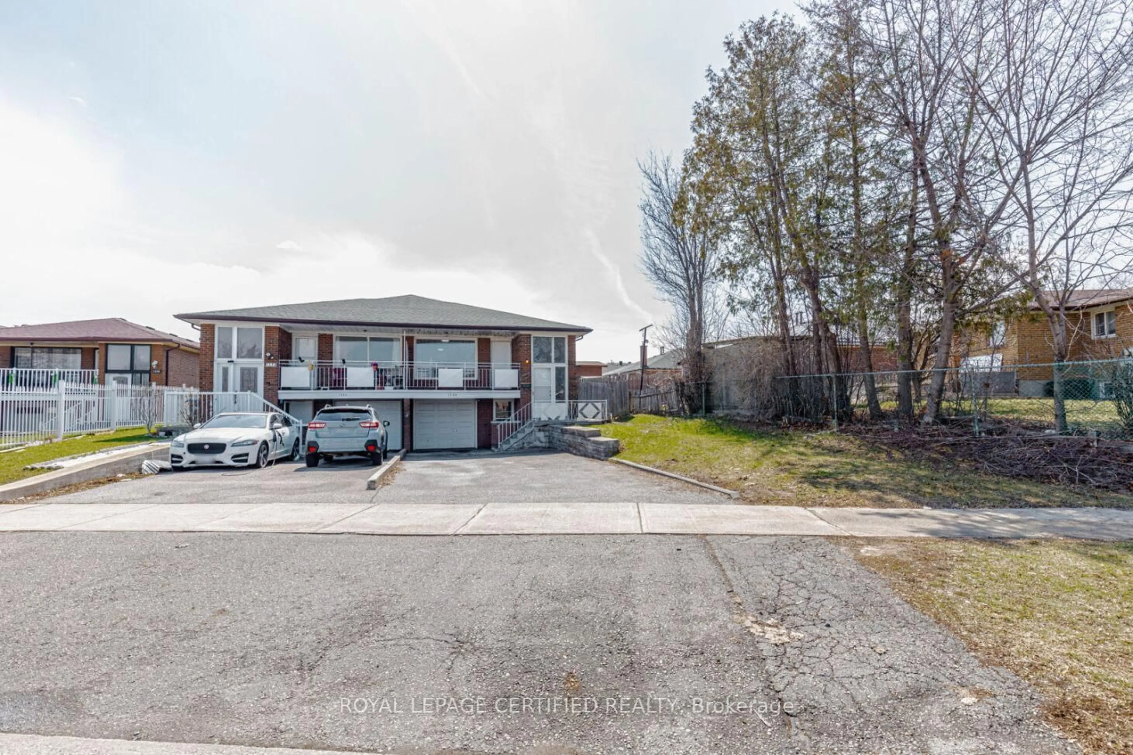 A pic from outside/outdoor area/front of a property/back of a property/a pic from drone, street for 7256 Lancaster Ave, Mississauga Ontario L4T 2L6