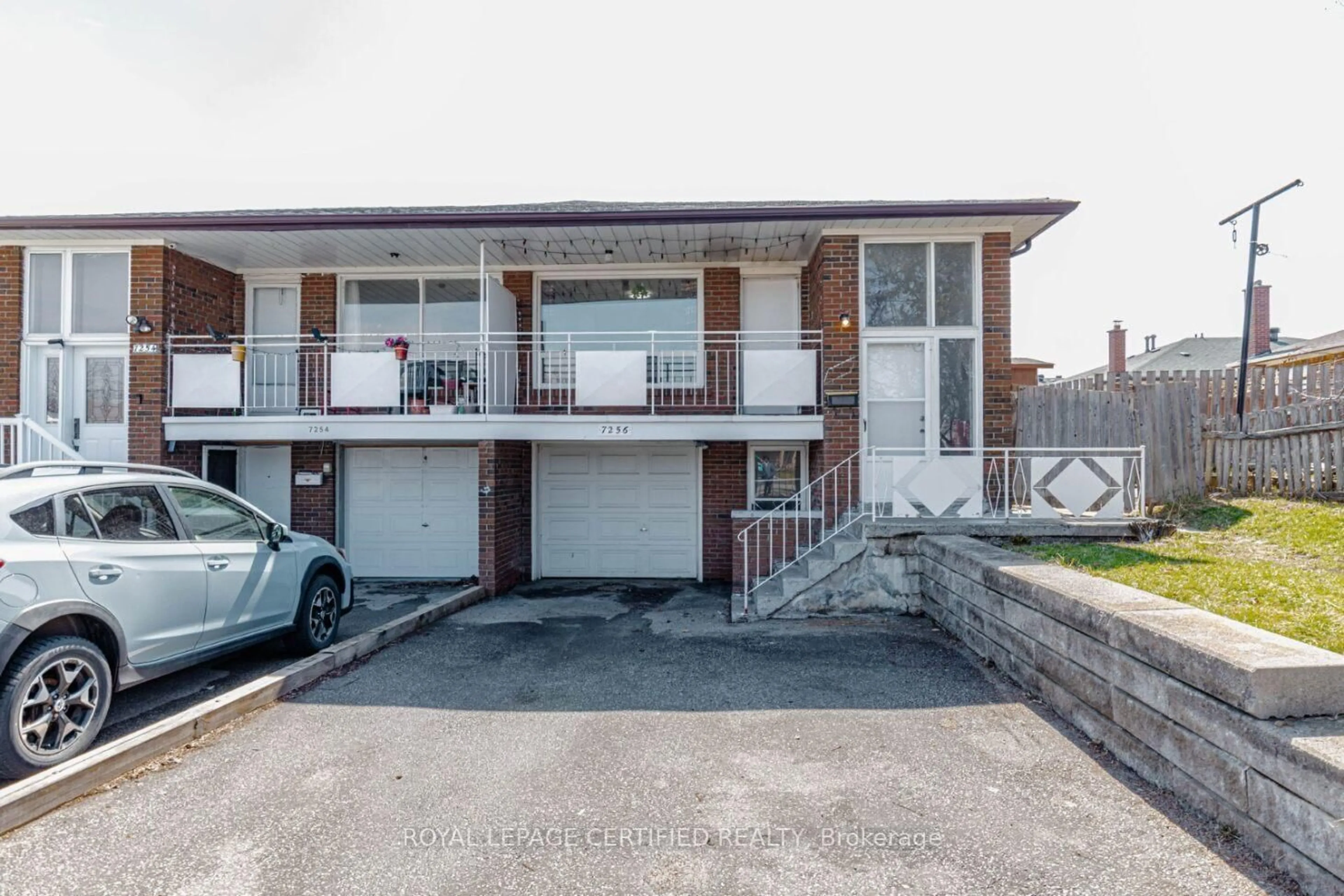 A pic from outside/outdoor area/front of a property/back of a property/a pic from drone, street for 7256 Lancaster Ave, Mississauga Ontario L4T 2L6