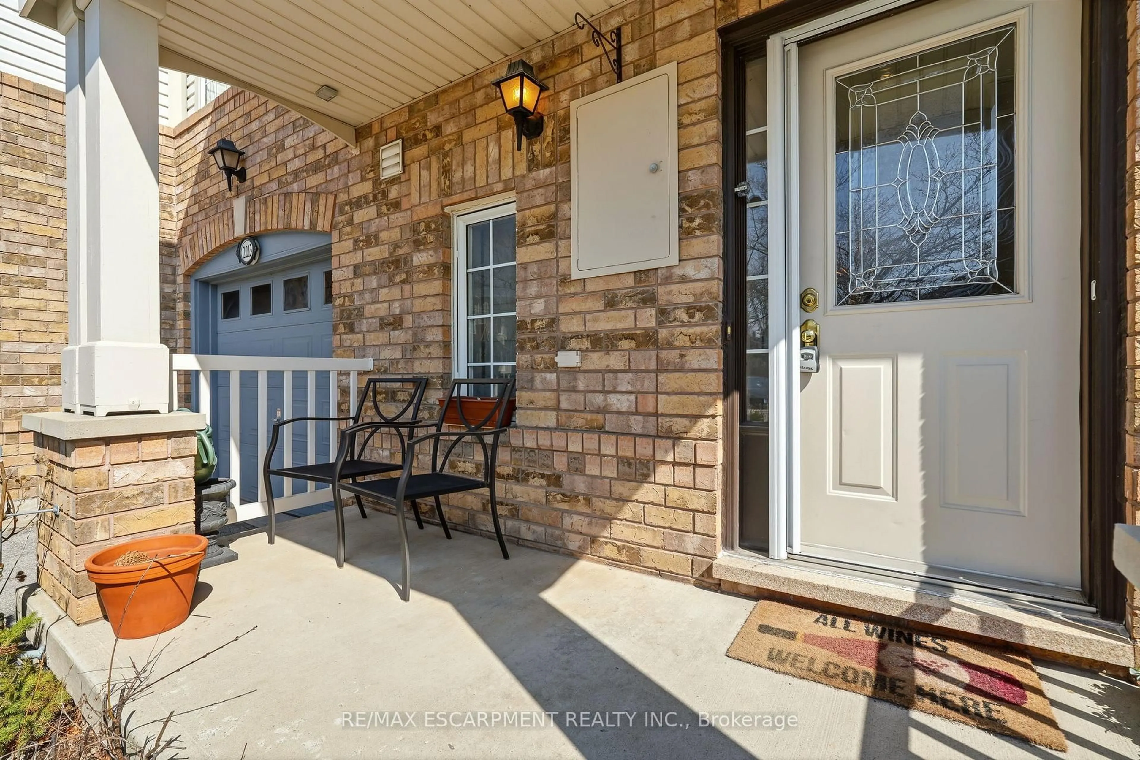 Indoor entryway for 2211 AMBERGLEN Crt, Oakville Ontario L6M 4W8