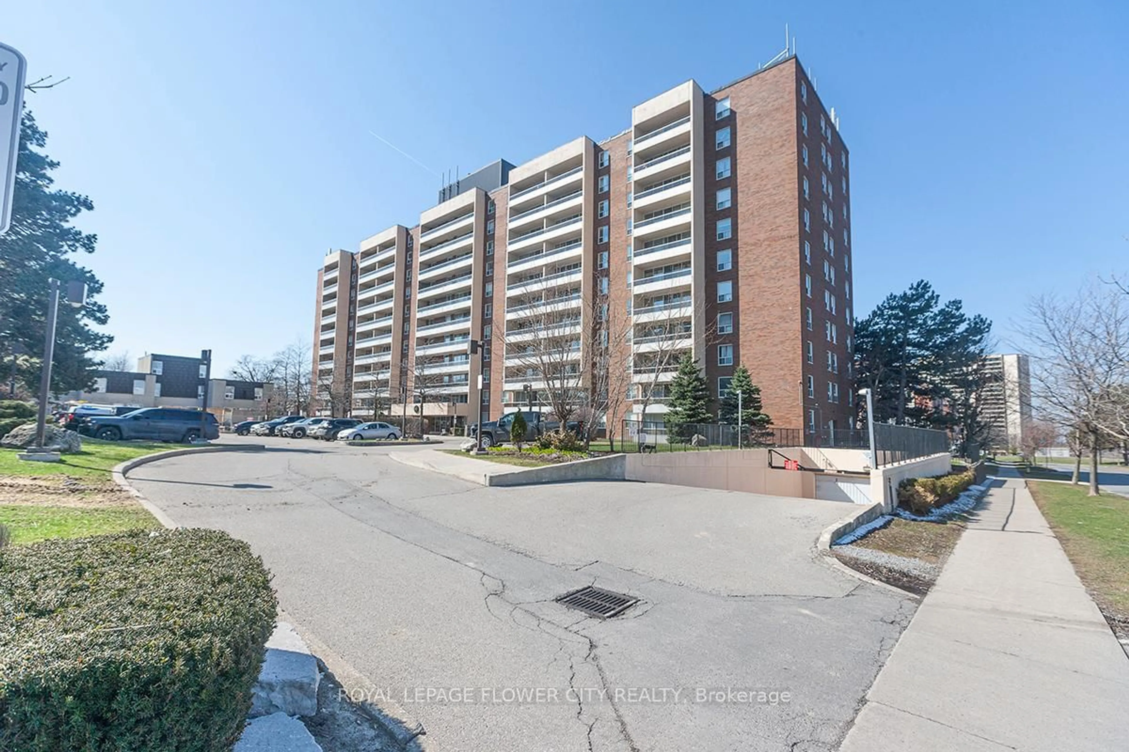 A pic from outside/outdoor area/front of a property/back of a property/a pic from drone, street for 31 Four Winds Dr #510, Toronto Ontario M3J 1K9