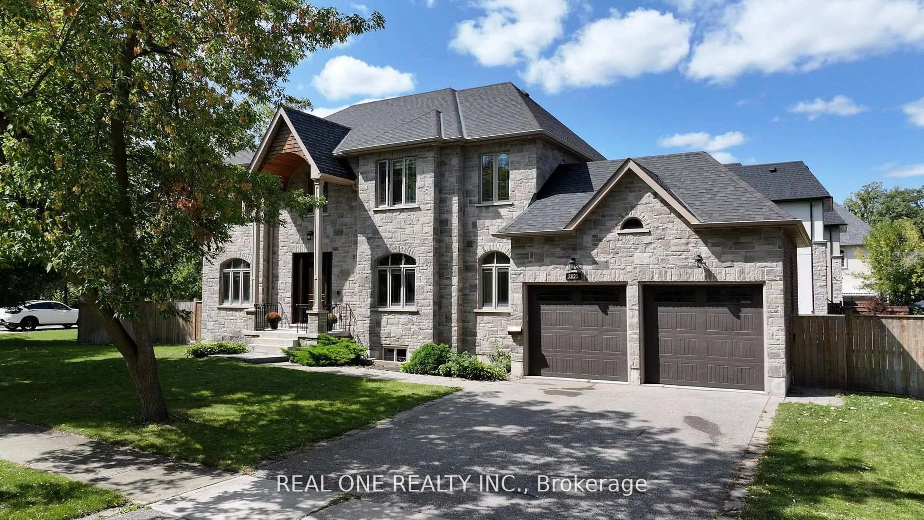 Home with brick exterior material, street for 2095 Springfield Rd, Mississauga Ontario L5K 1C1