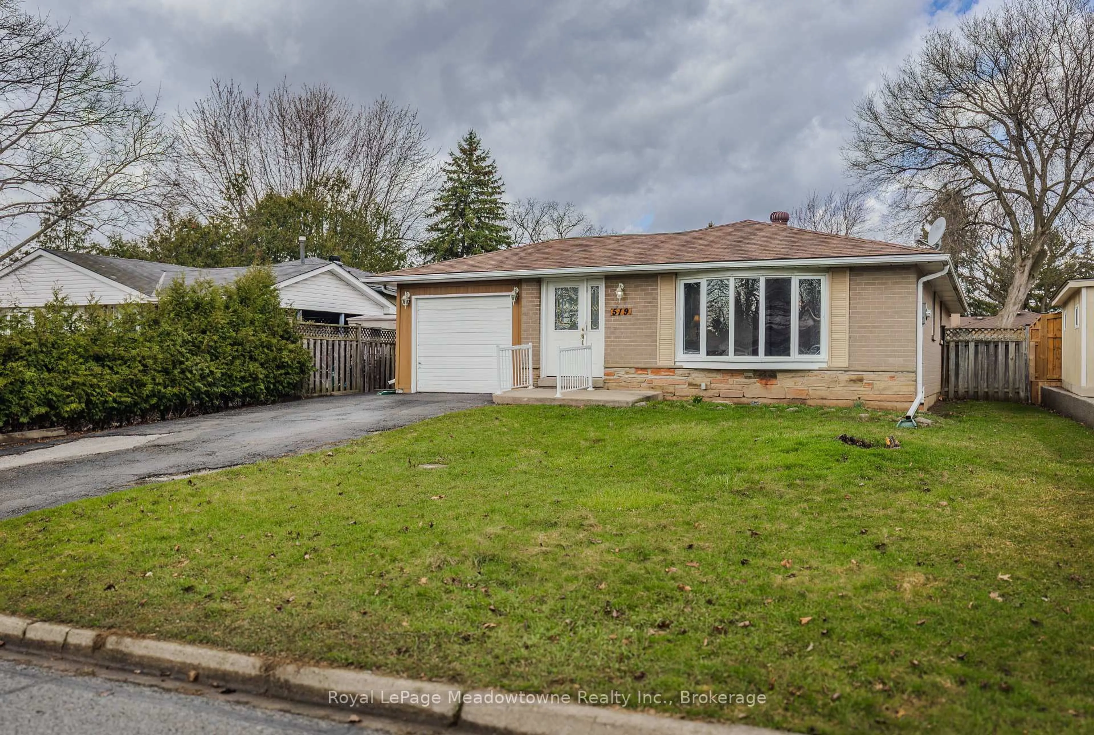 Unknown for 519 Nelson Crt, Milton Ontario L9T 3A7