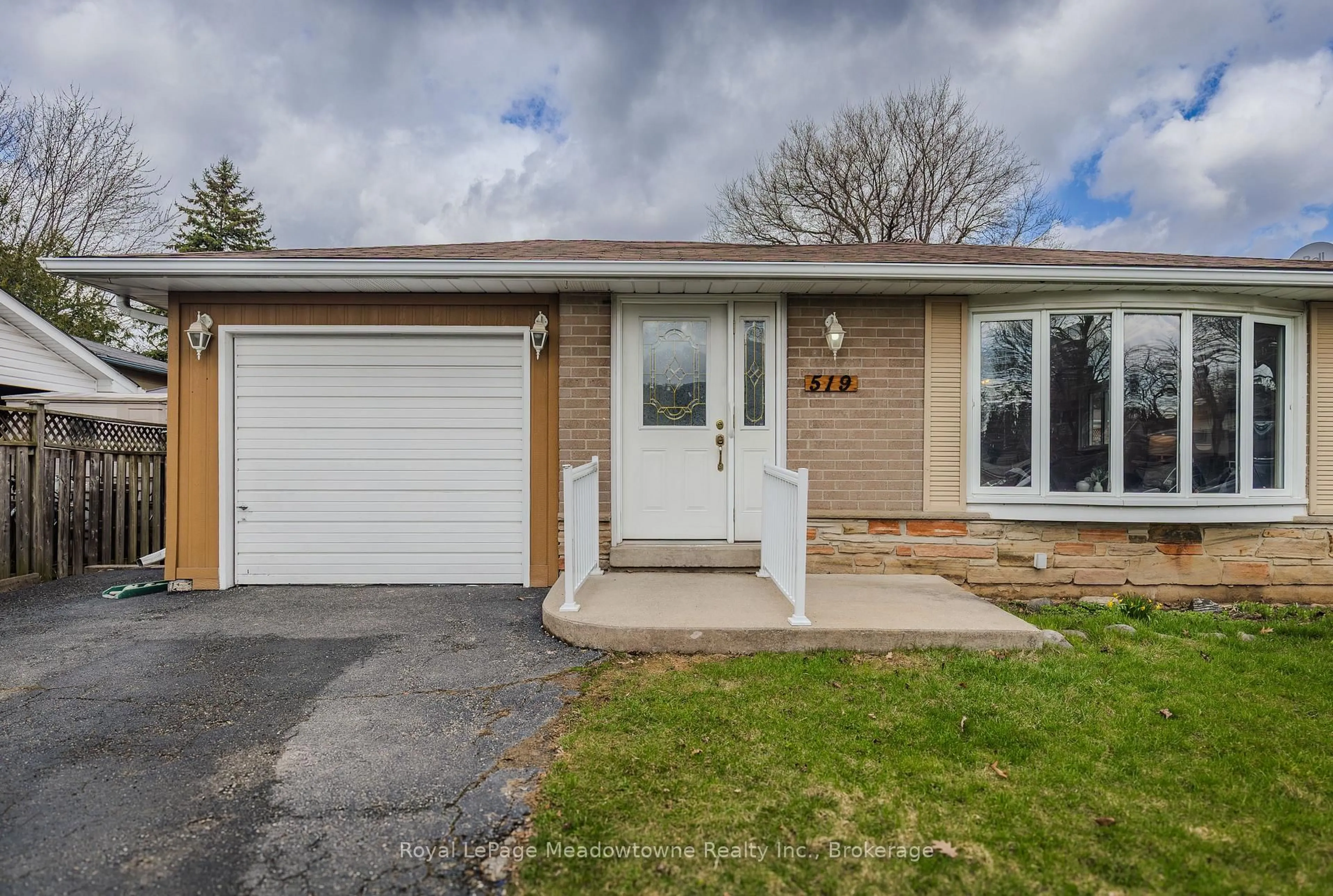 Unknown for 519 Nelson Crt, Milton Ontario L9T 3A7