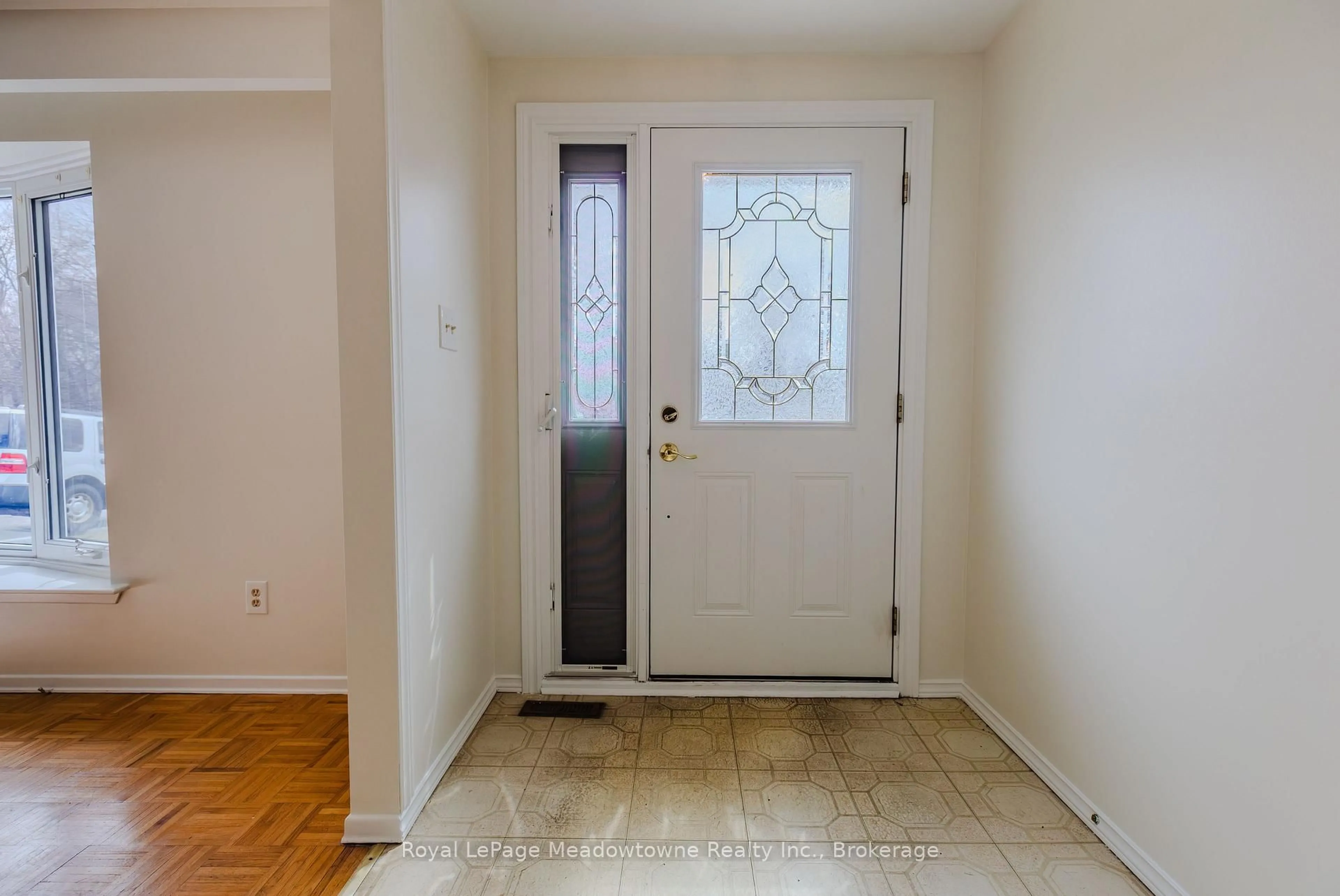 Indoor entryway for 519 Nelson Crt, Milton Ontario L9T 3A7
