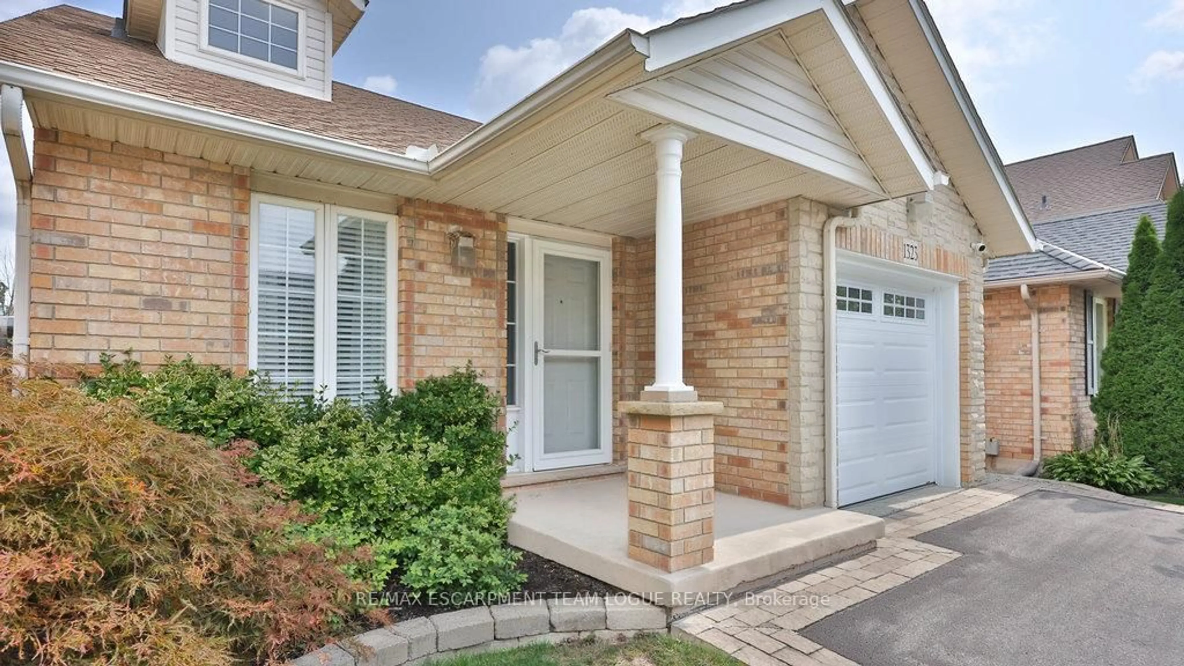 Home with brick exterior material, street for 1323 BLANSHARD Dr, Burlington Ontario L7M 4S3