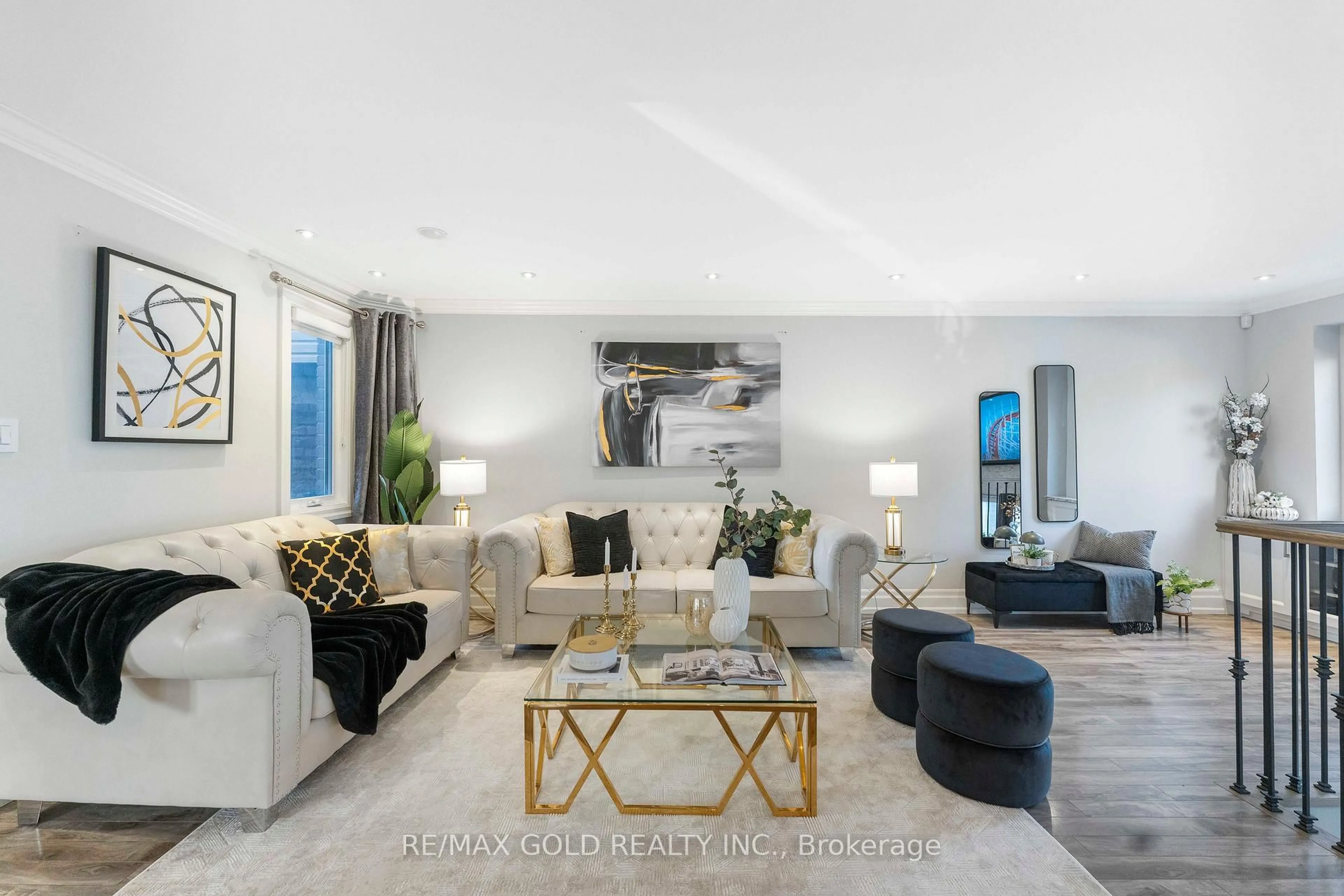 Living room with furniture, unknown for 4187 Trellis Cres, Mississauga Ontario L5L 2M1