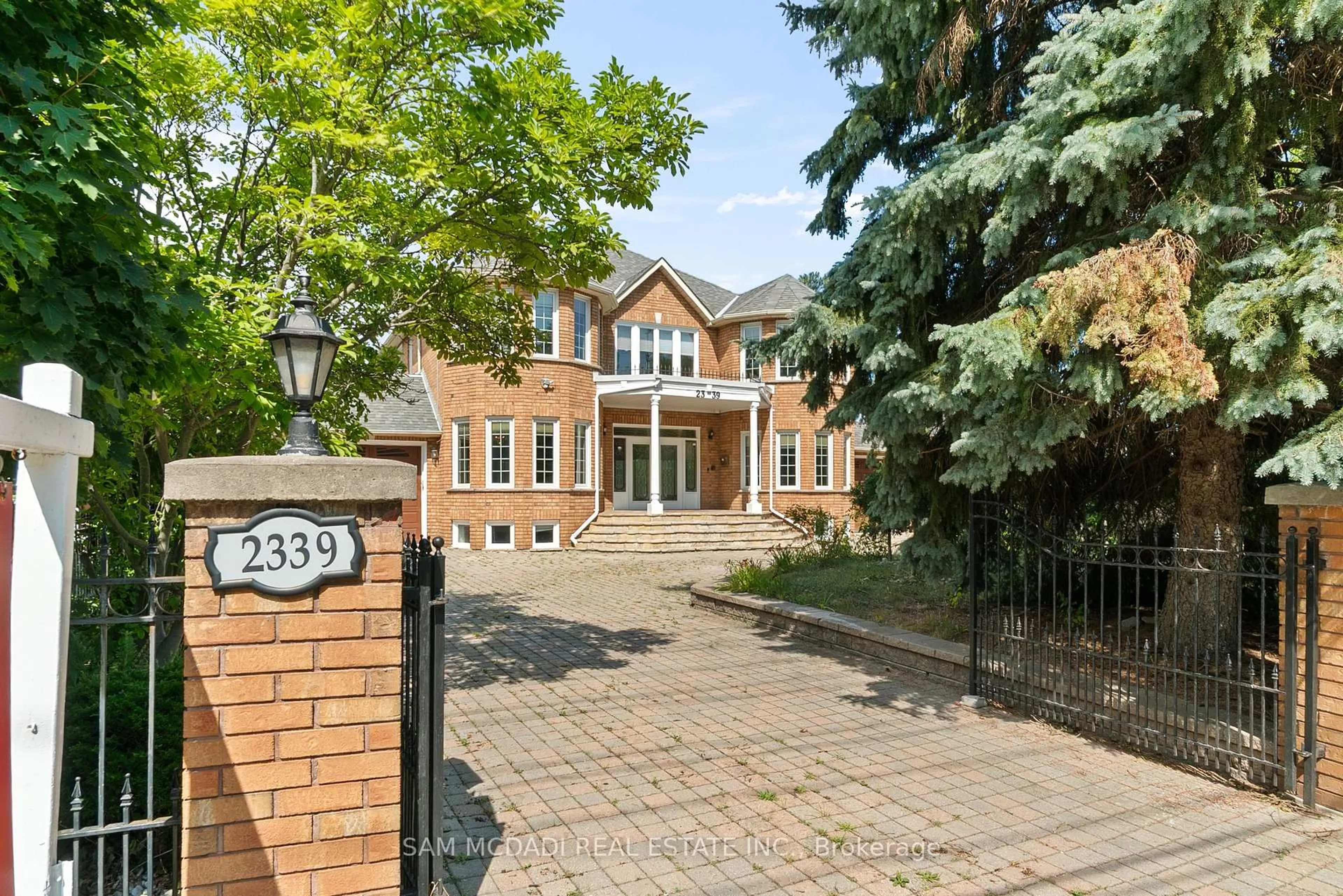 Home with brick exterior material, street for 2339 Glengarry Rd, Mississauga Ontario L5C 1Y1
