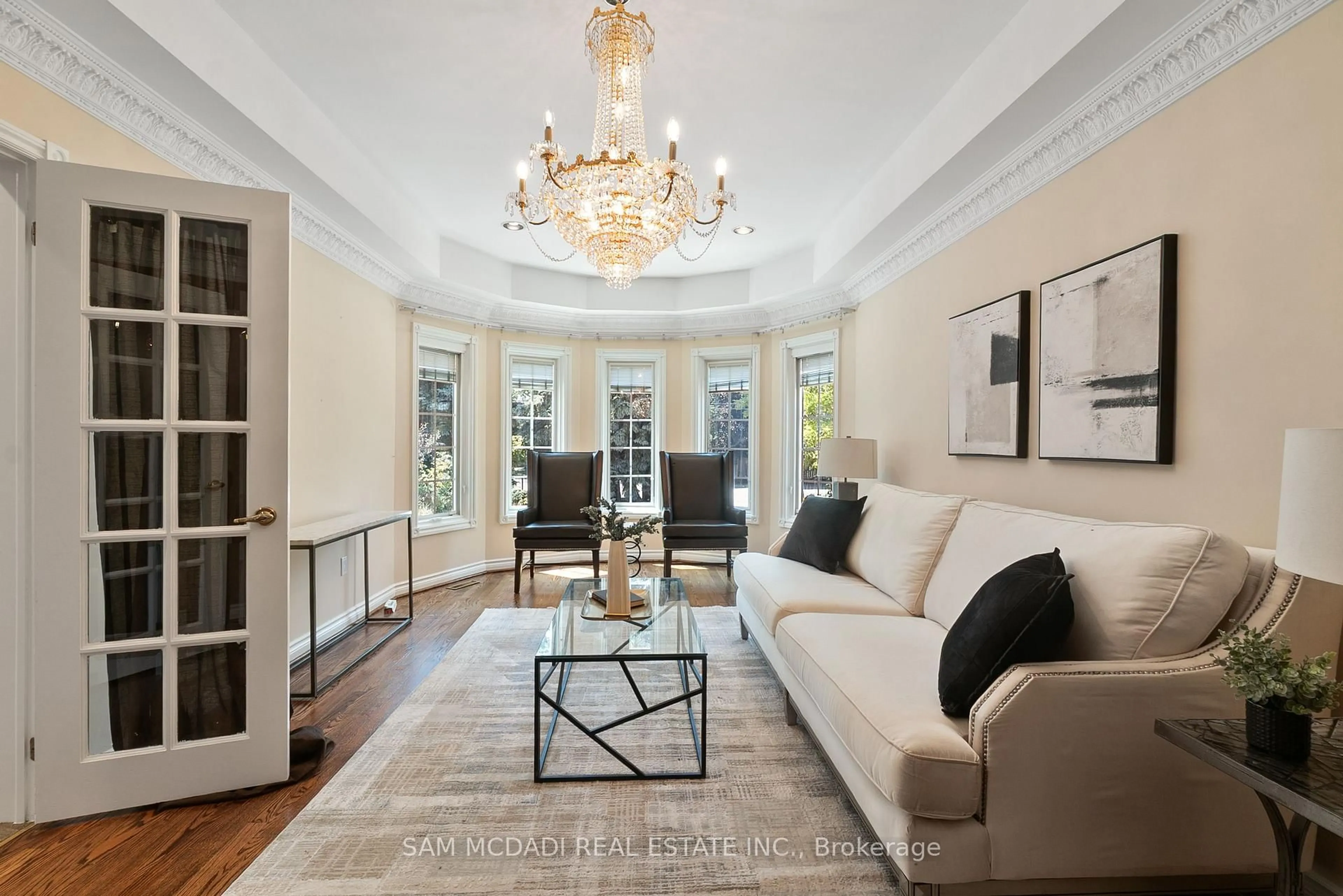 Living room with furniture, unknown for 2339 Glengarry Rd, Mississauga Ontario L5C 1Y1