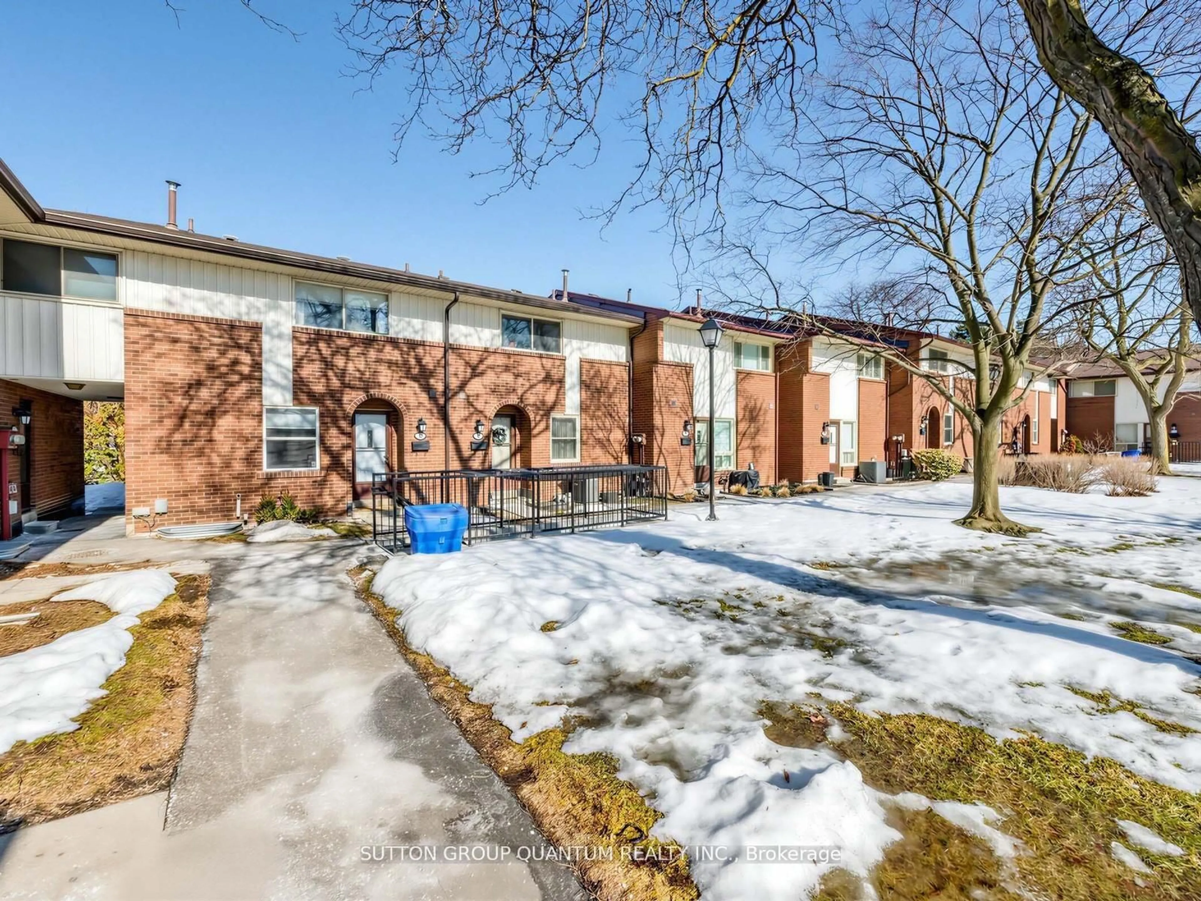 Unknown for 3665 Flamewood Dr #30, Mississauga Ontario L4Y 3P5