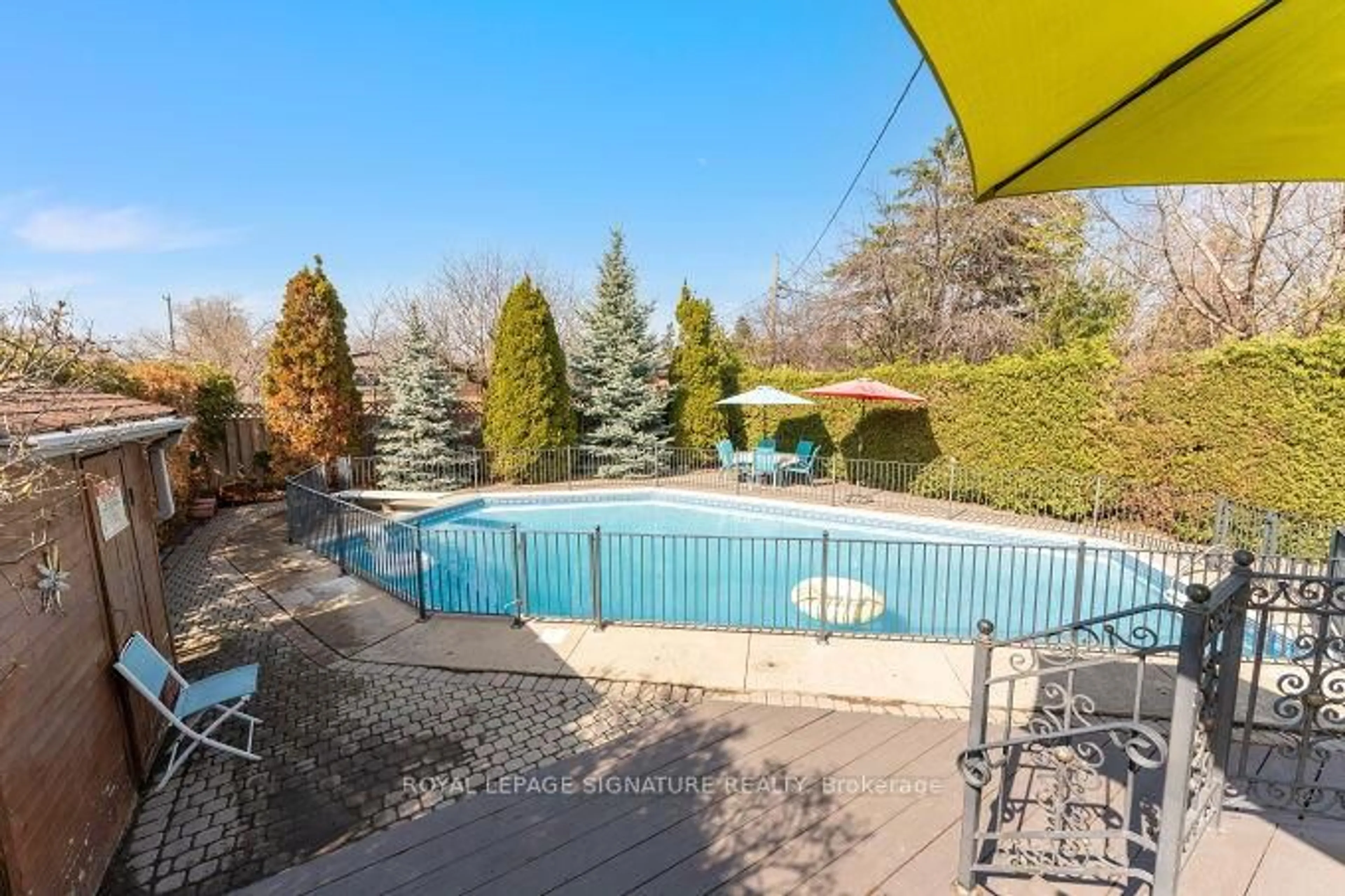 Pool for 130 Carsbrooke Rd, Toronto Ontario M9C 3C8