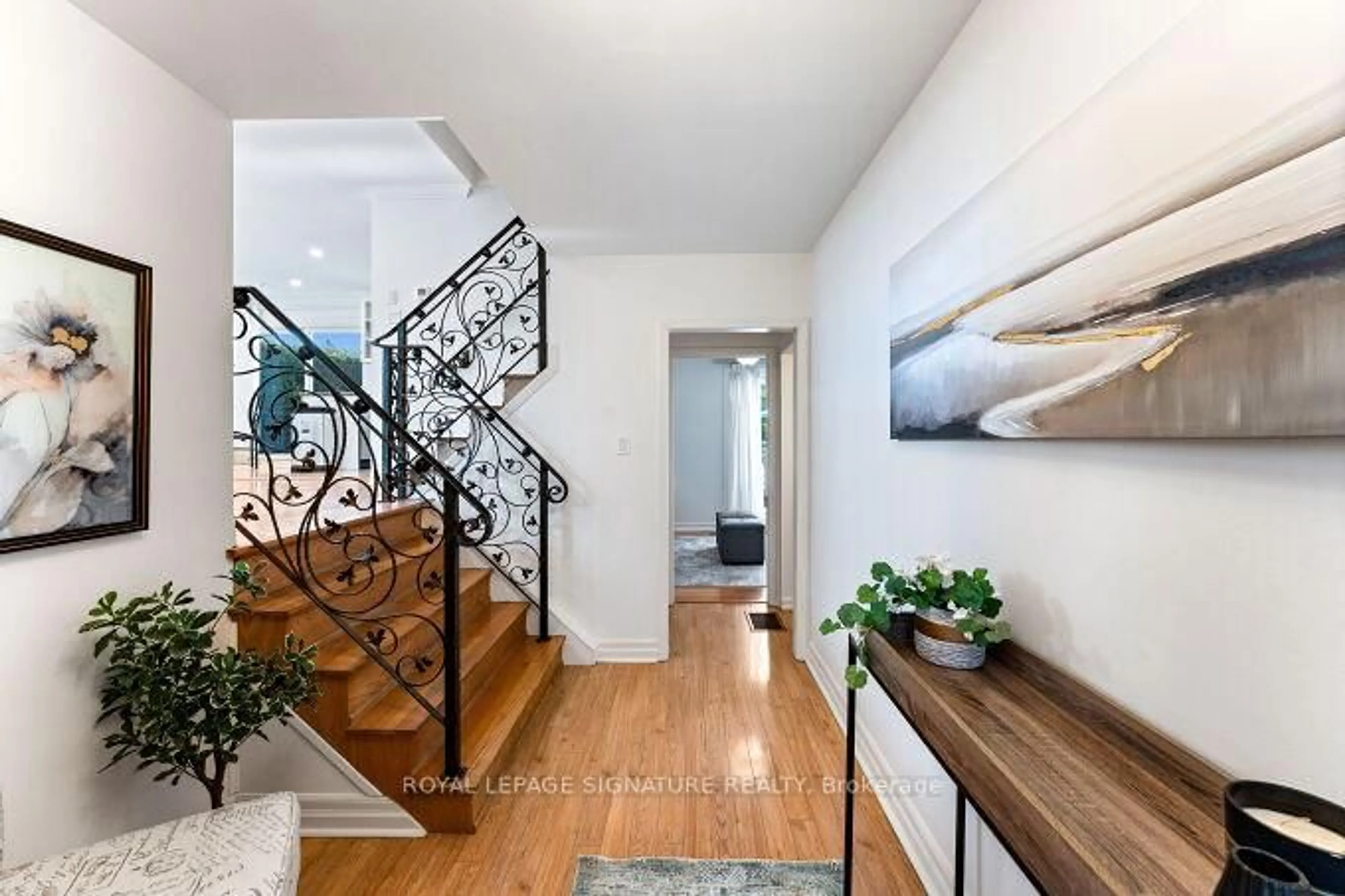 Indoor entryway for 130 Carsbrooke Rd, Toronto Ontario M9C 3C8