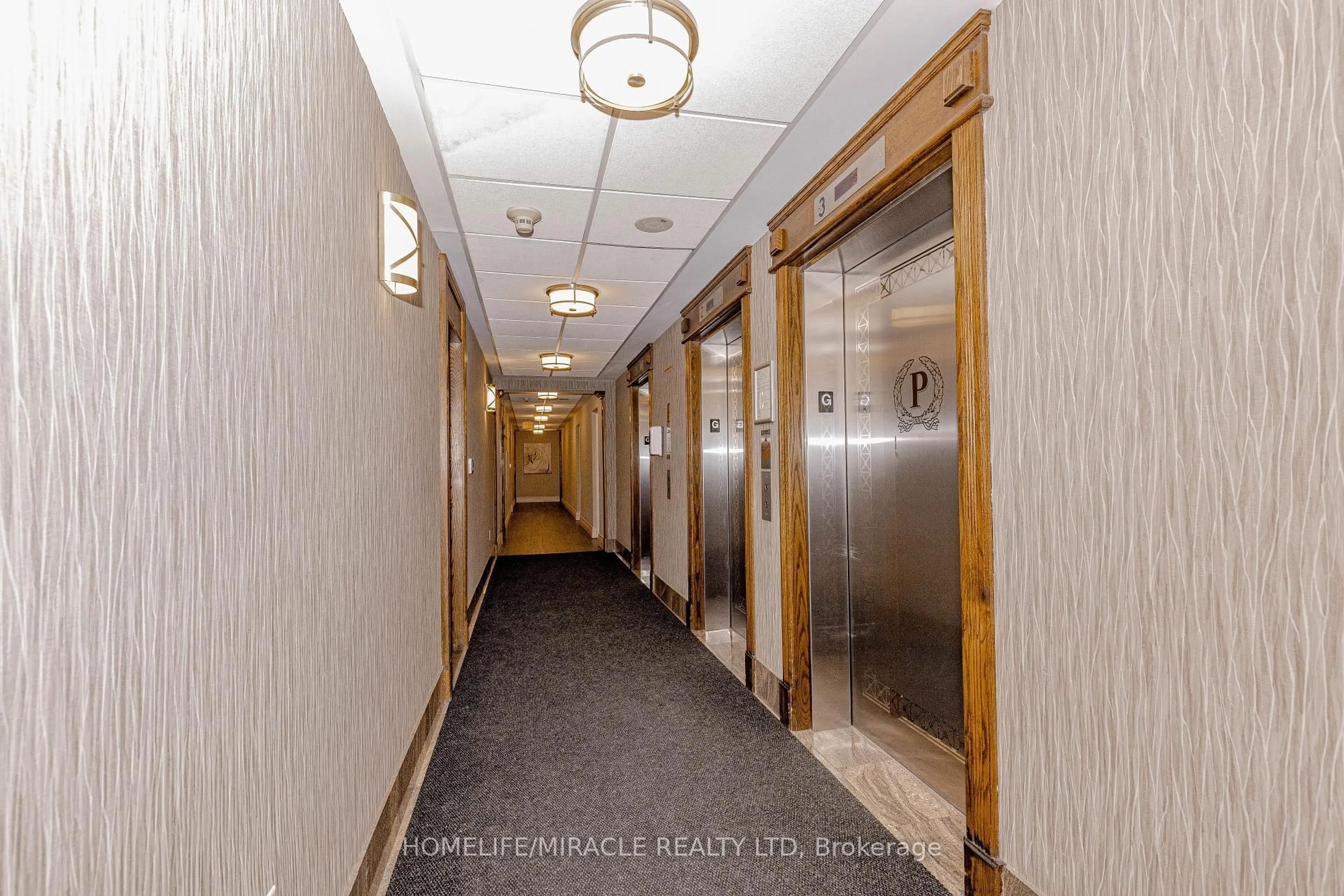 Indoor foyer for 4850 Glen Erin Dr #1403, Mississauga Ontario L5M 7S1