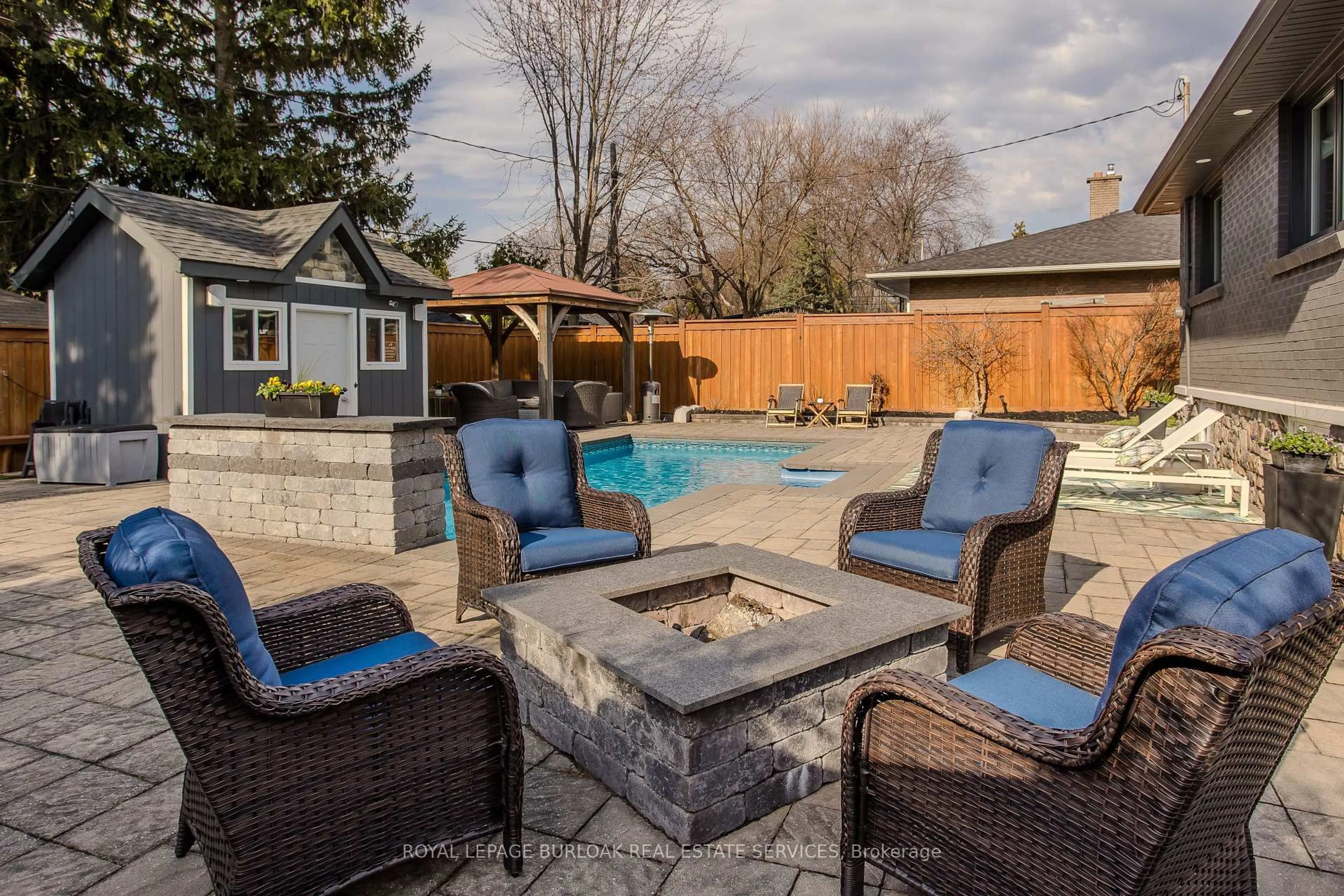 Patio, unknown for 1375 Langdale Cres, Oakville Ontario L6H 2K7