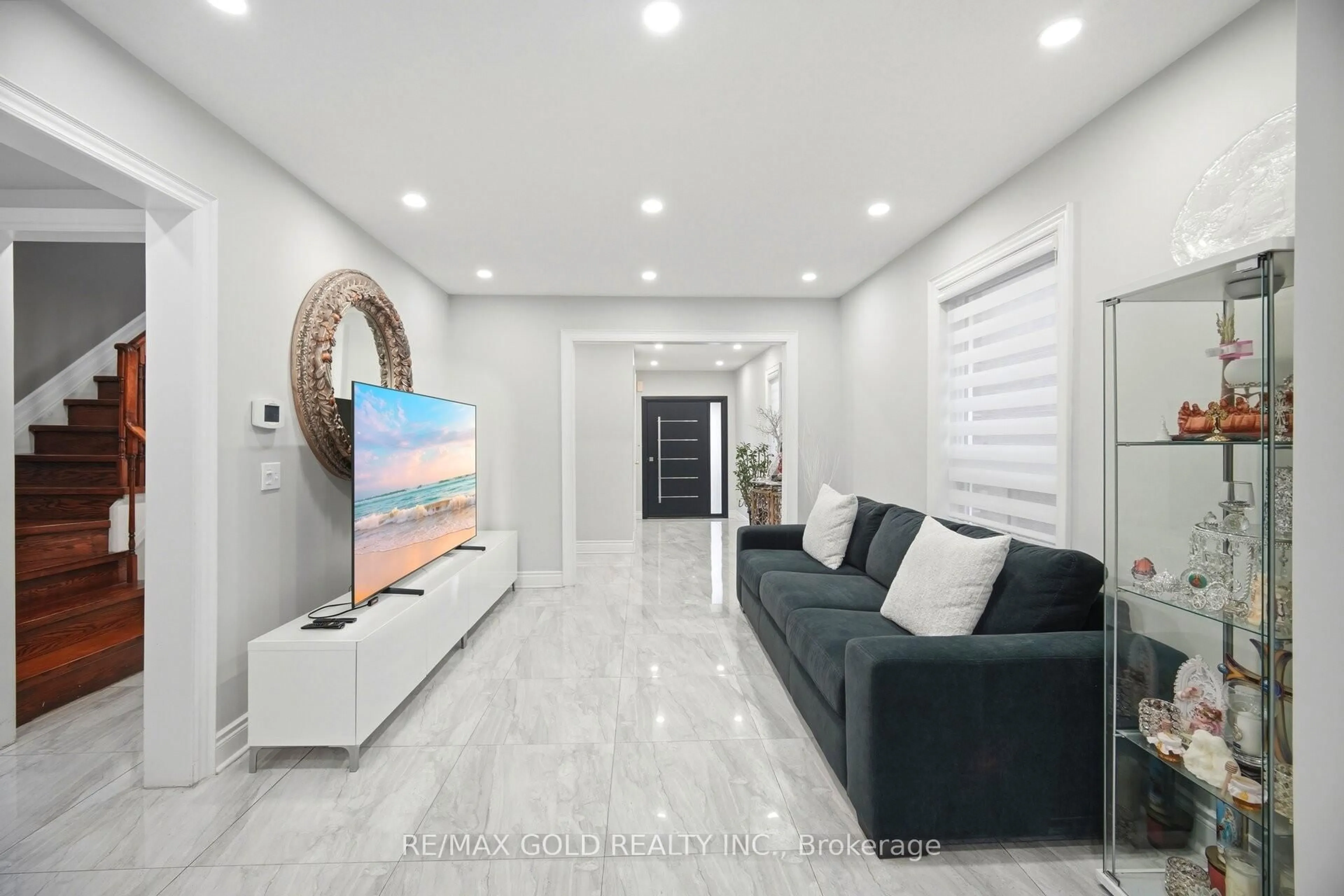 Home theater for 16 Flower Tr, Brampton Ontario L6P 1P1