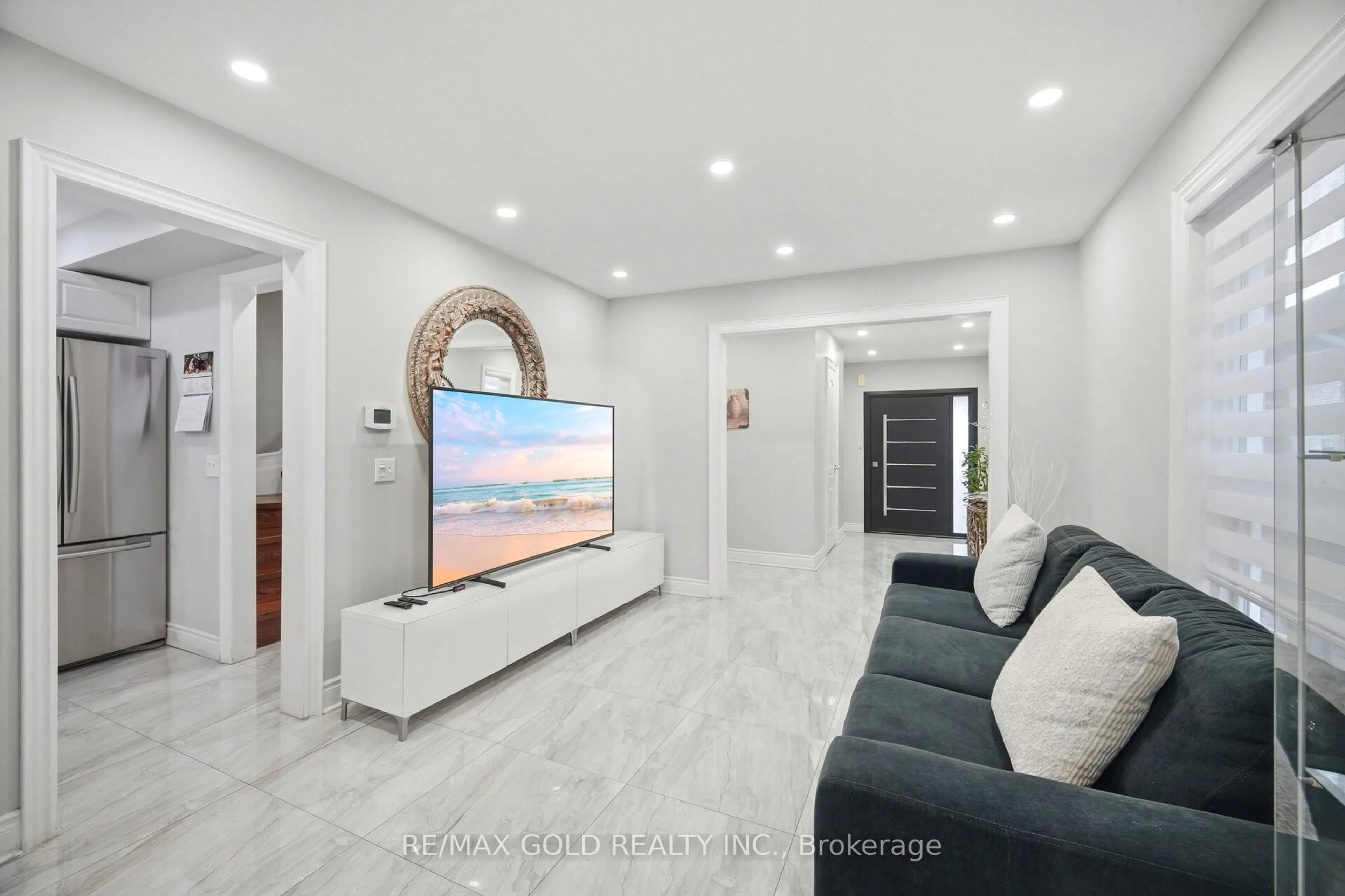 Home theater for 16 Flower Tr, Brampton Ontario L6P 1P1