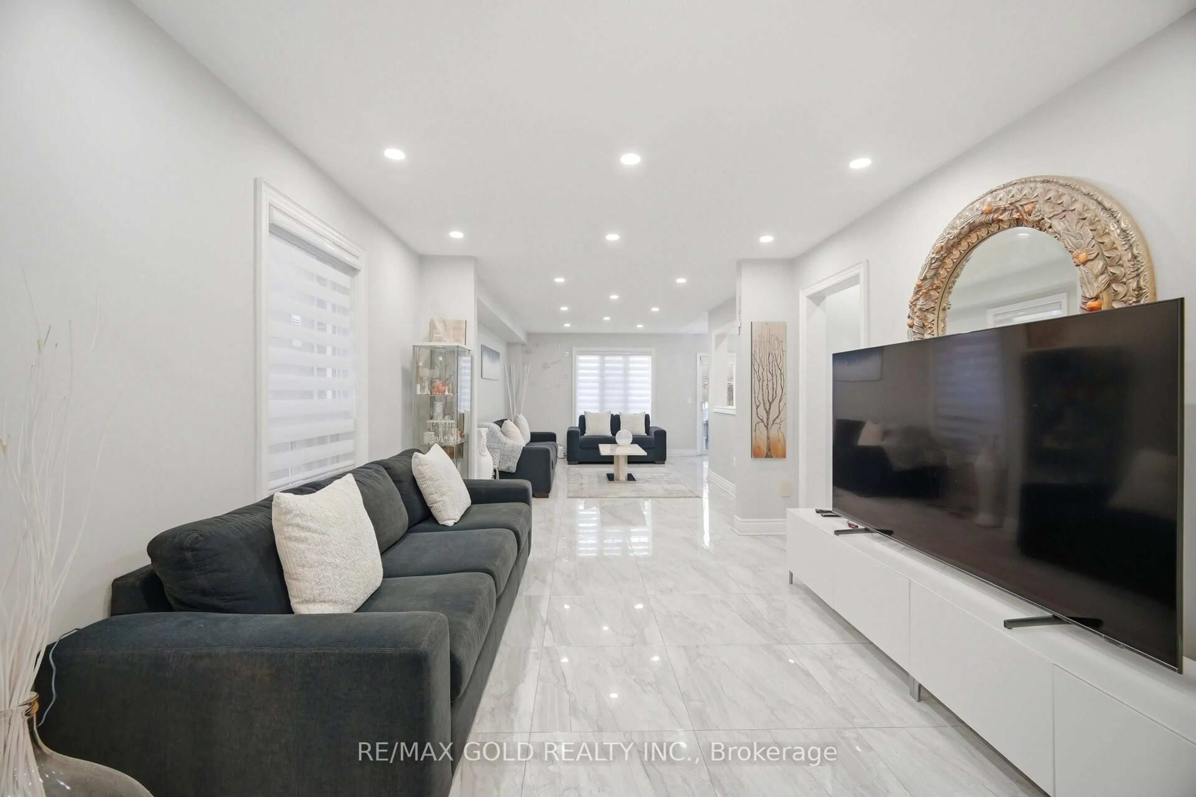 Home theater for 16 Flower Tr, Brampton Ontario L6P 1P1