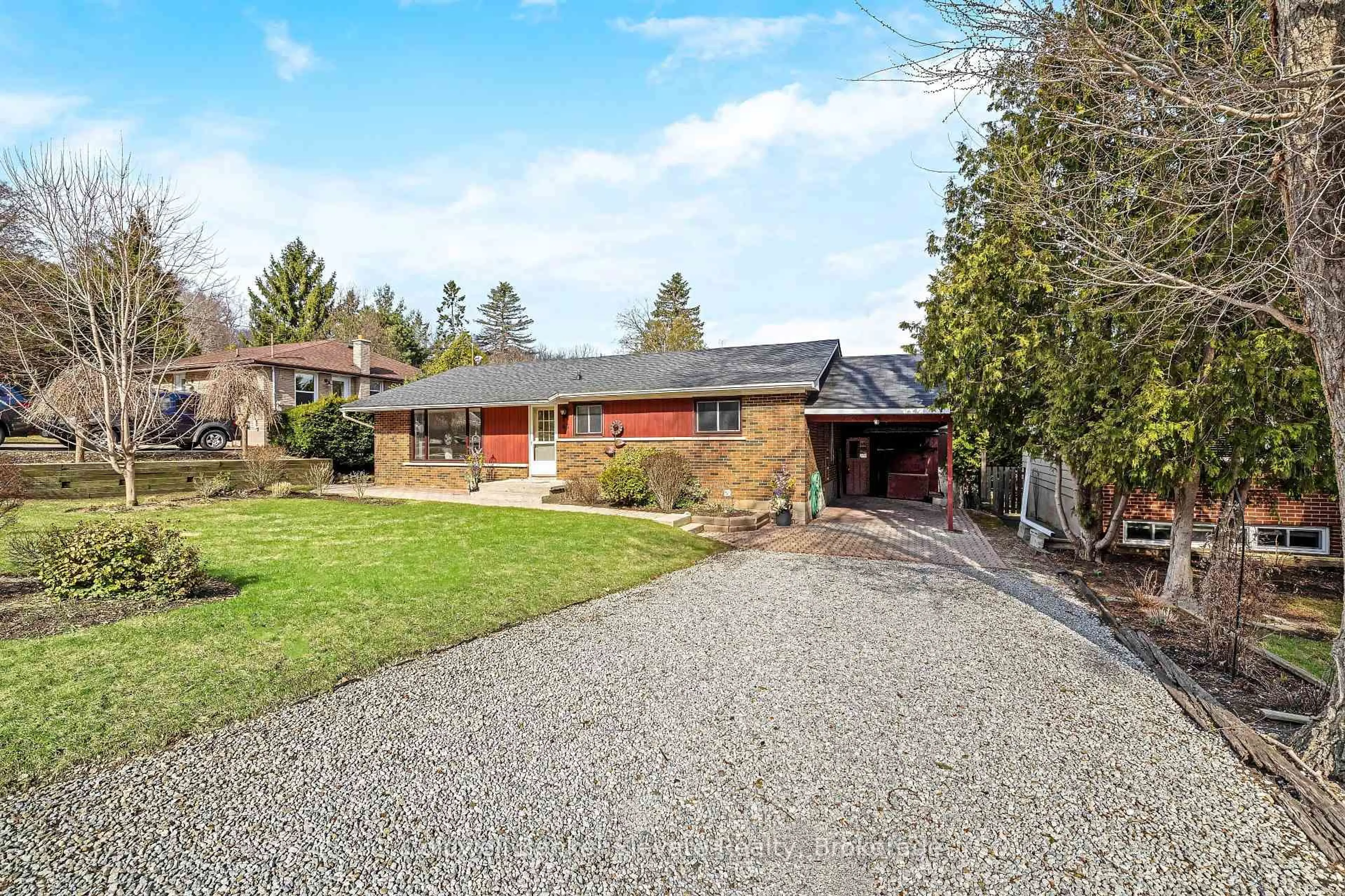 A pic from outside/outdoor area/front of a property/back of a property/a pic from drone, street for 65 John St, Halton Hills Ontario L7G 2J9