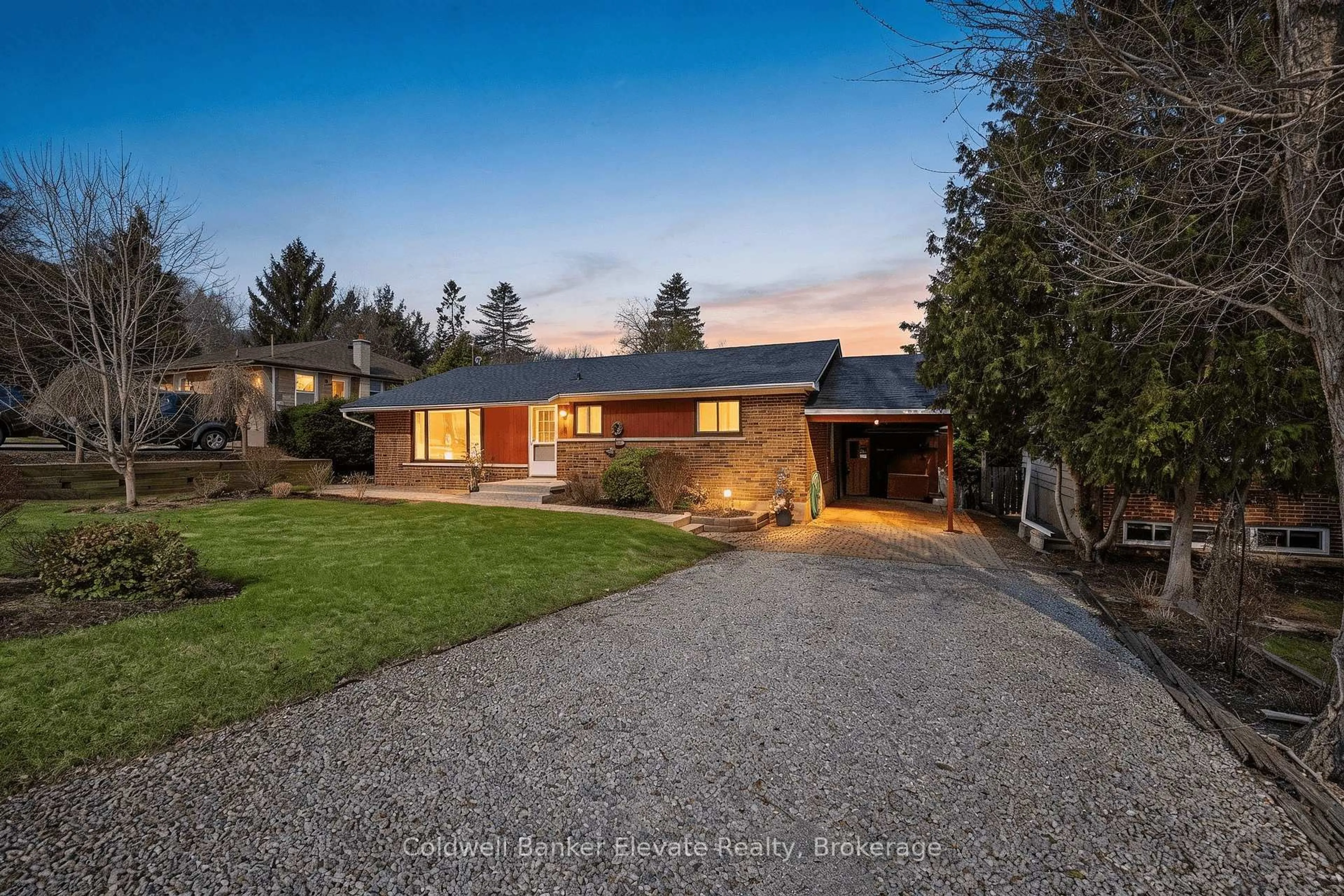 A pic from outside/outdoor area/front of a property/back of a property/a pic from drone, street for 65 John St, Halton Hills Ontario L7G 2J9