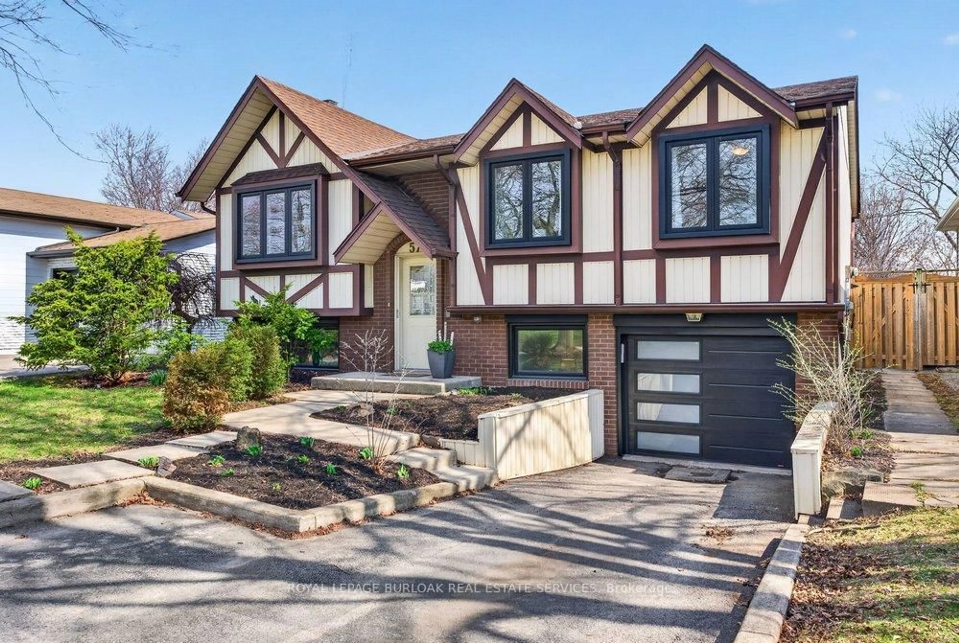 Home with brick exterior material, street for 578 Holly Hill Cres, Burlington Ontario L7L 3Z7