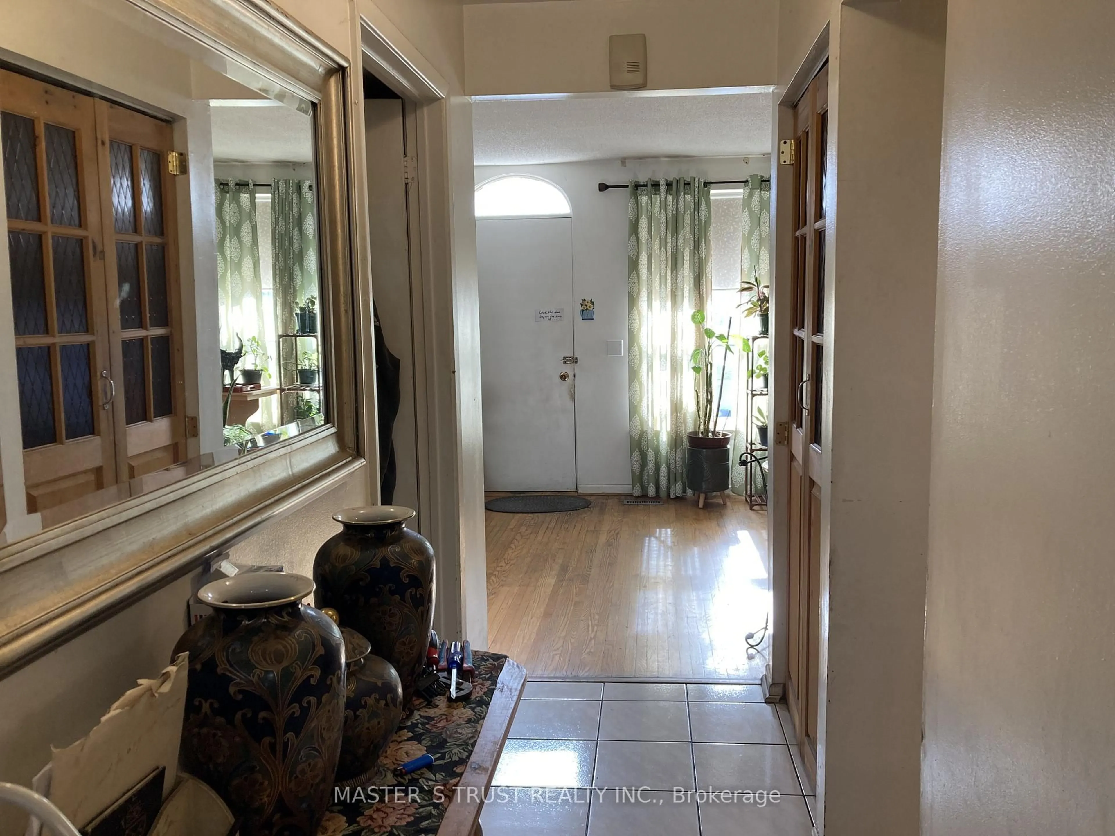 Indoor entryway for 246 John Garland Blvd #72, Toronto Ontario M9V 1N8