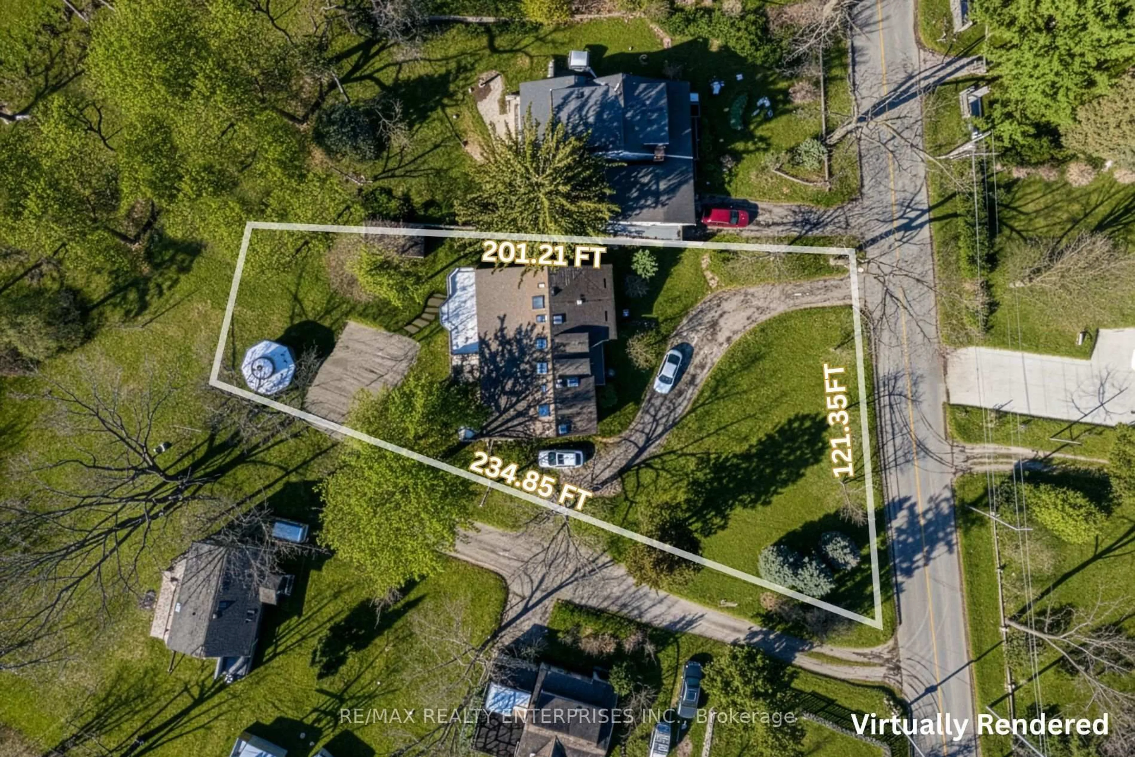 A pic from outside/outdoor area/front of a property/back of a property/a pic from drone, street for 1168 Stavebank Rd, Mississauga Ontario L5G 2V2