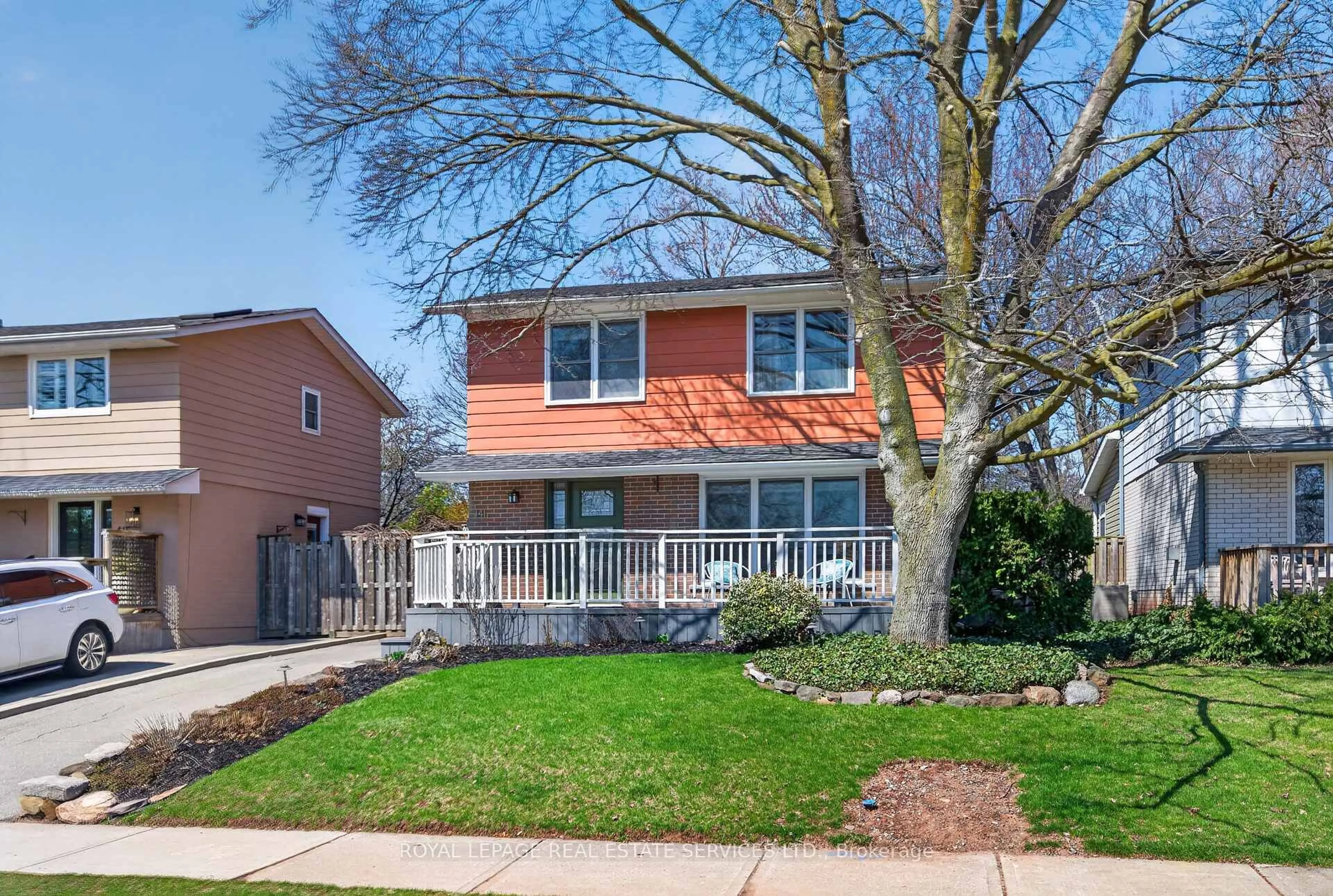 Home with brick exterior material, street for 141 Oakdale Dr, Oakville Ontario L6H 1J4