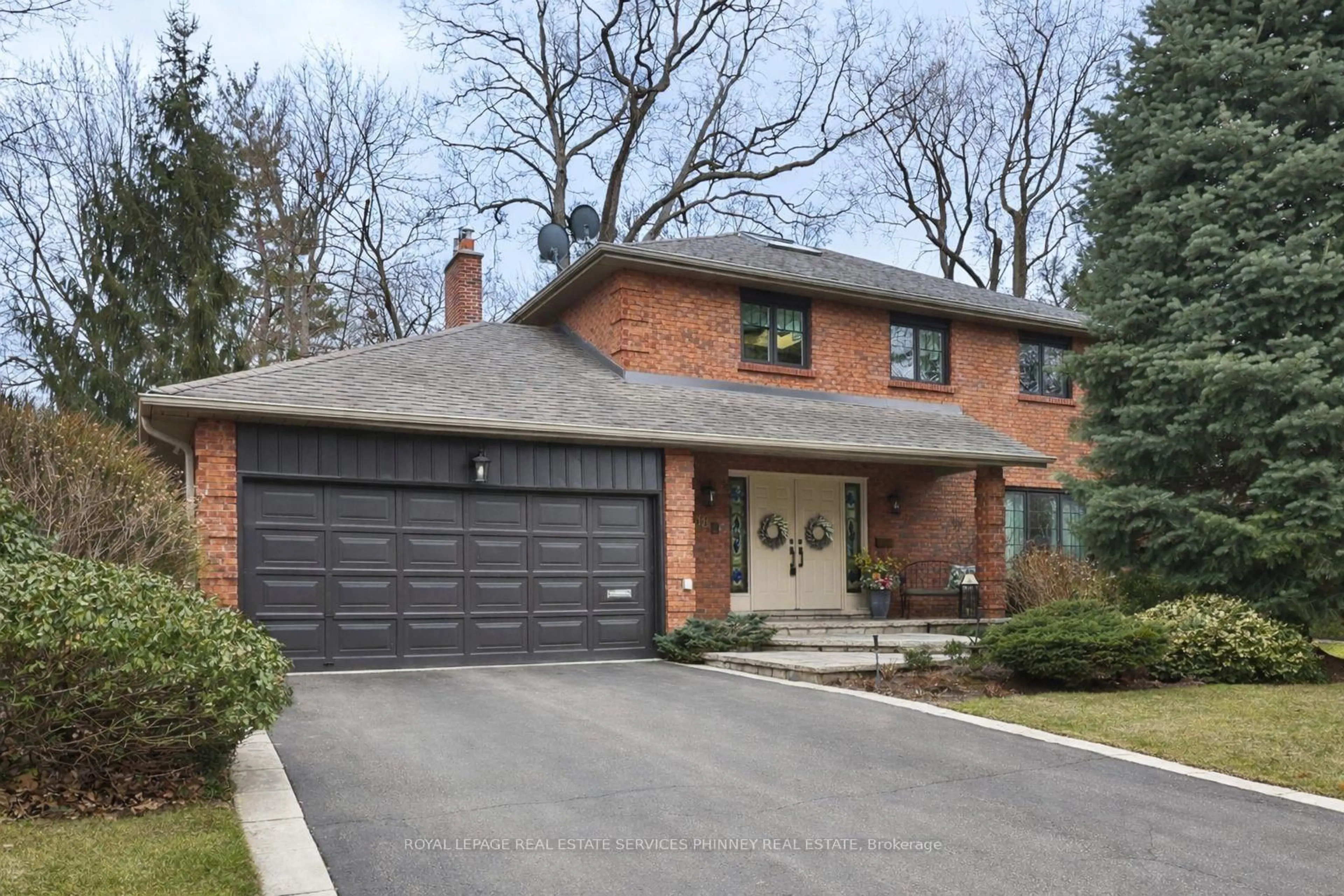 Home with brick exterior material, street for 1048 Veroli Crt, Mississauga Ontario L5H 4B9