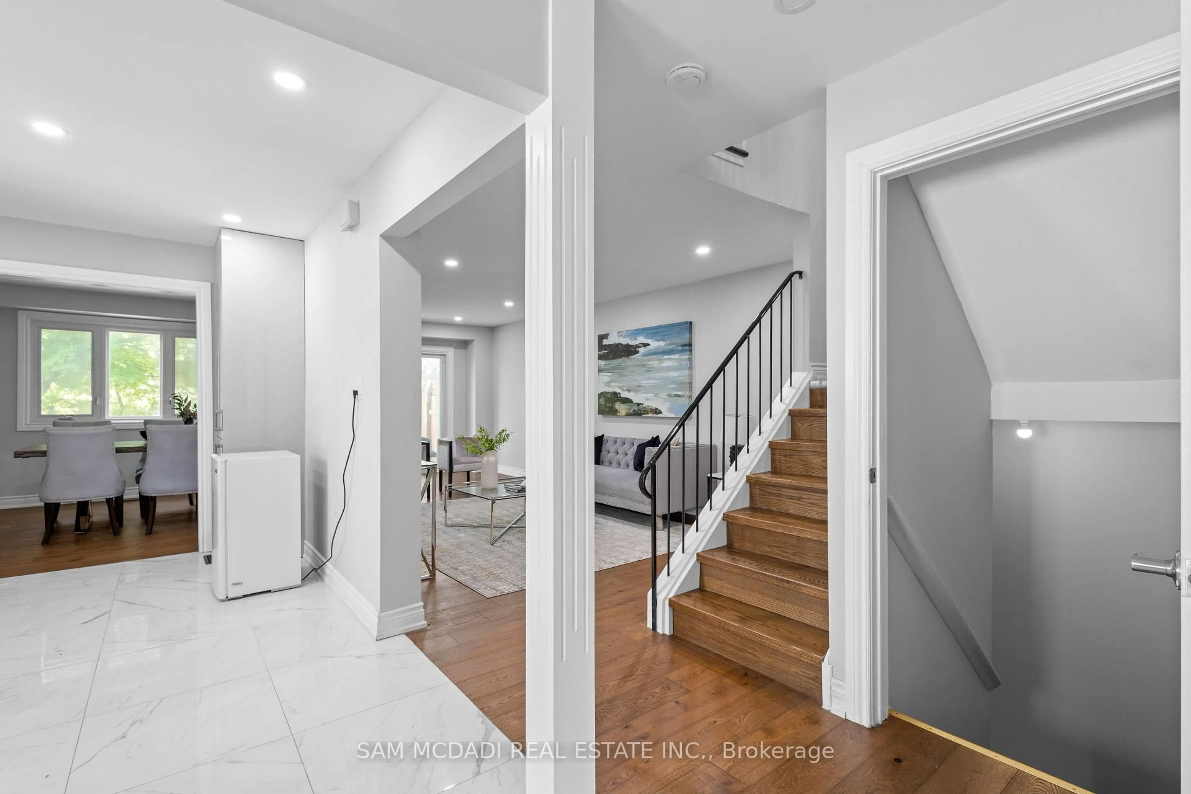 Indoor entryway for 6755 Segovia Rd, Mississauga Ontario L5N 1P1