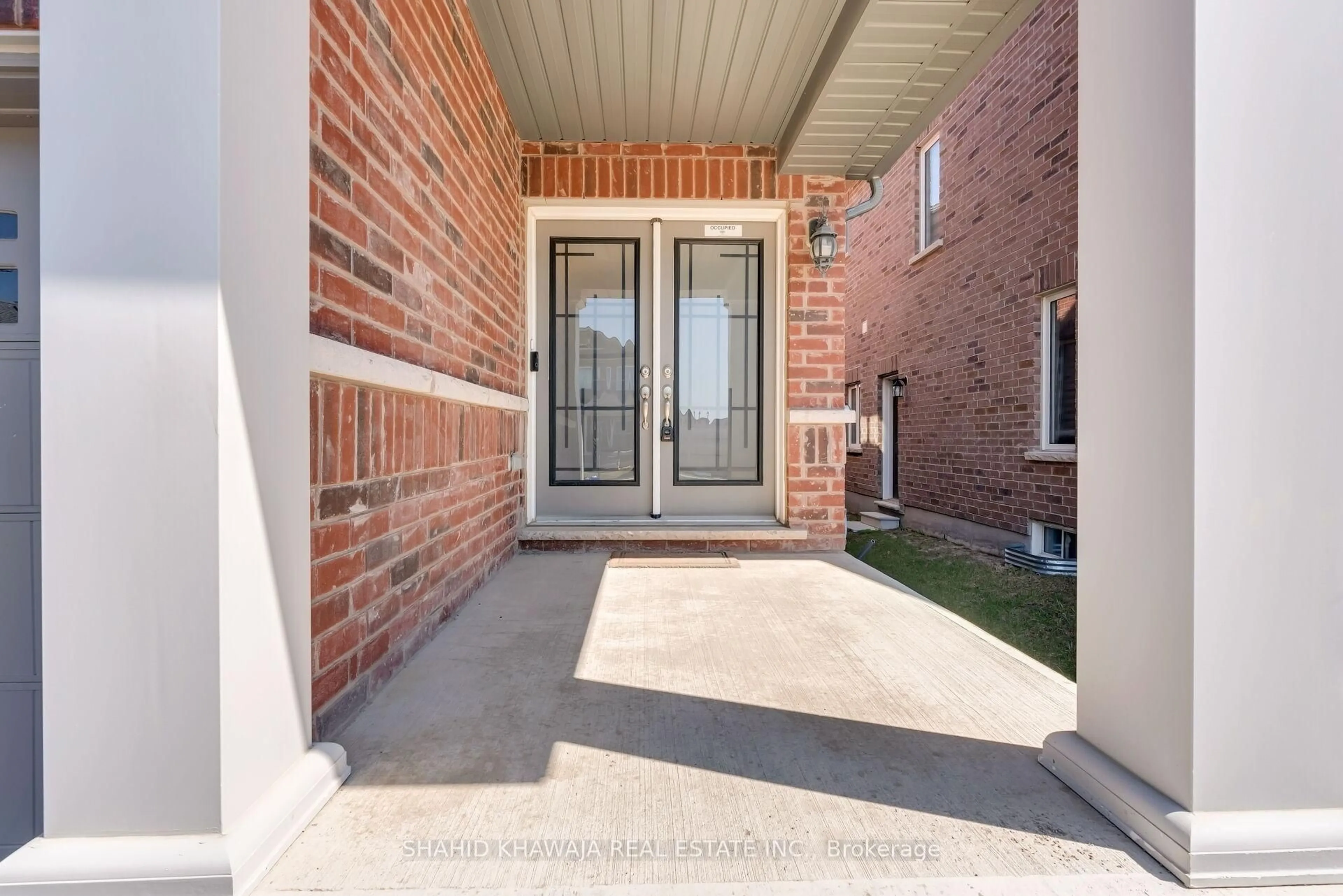 Indoor entryway for 48 Branigan Cres, Halton Hills Ontario L7G 0N1
