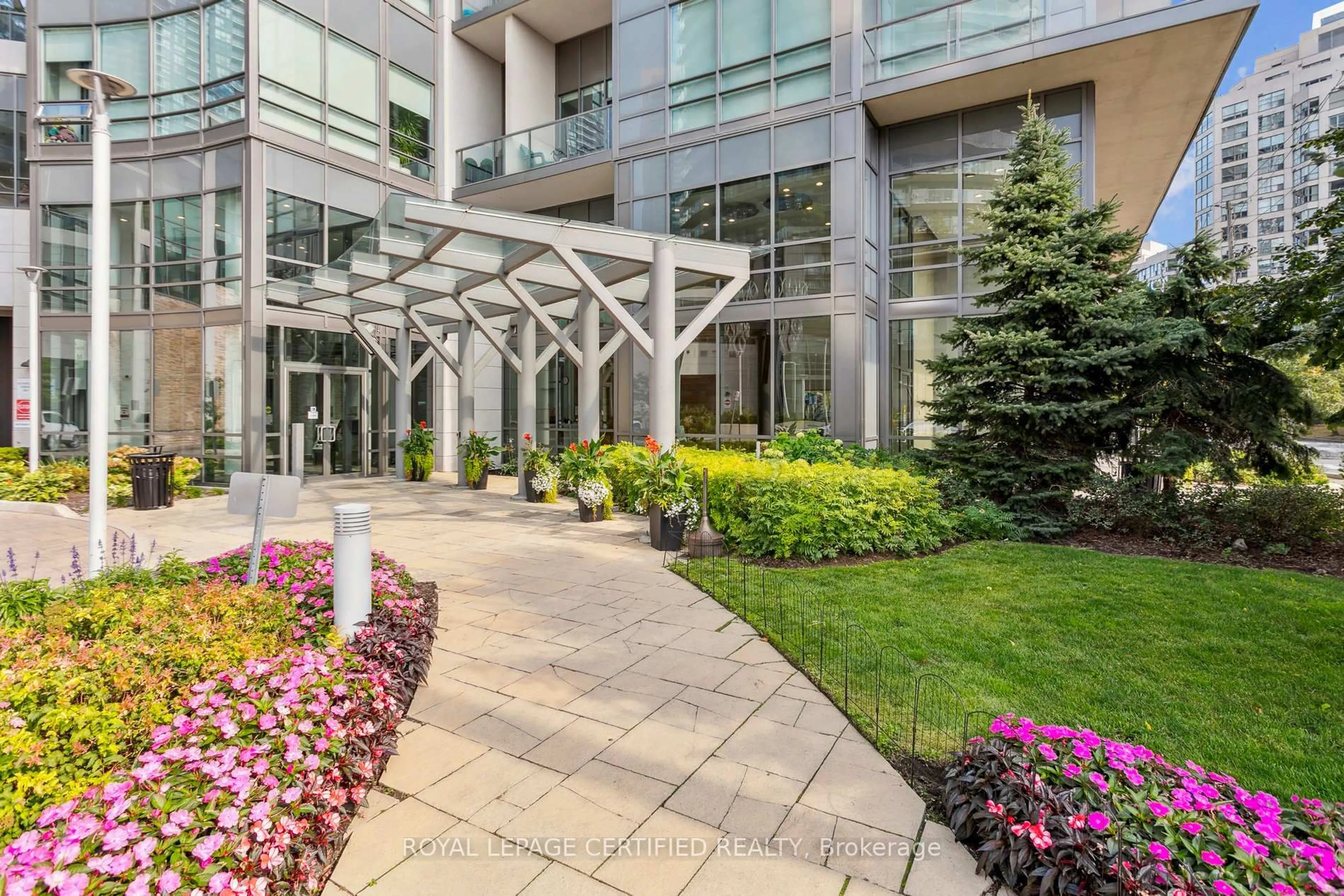Indoor foyer for 2240 Lakeshore Blvd #1208, Toronto Ontario M8V 0B1