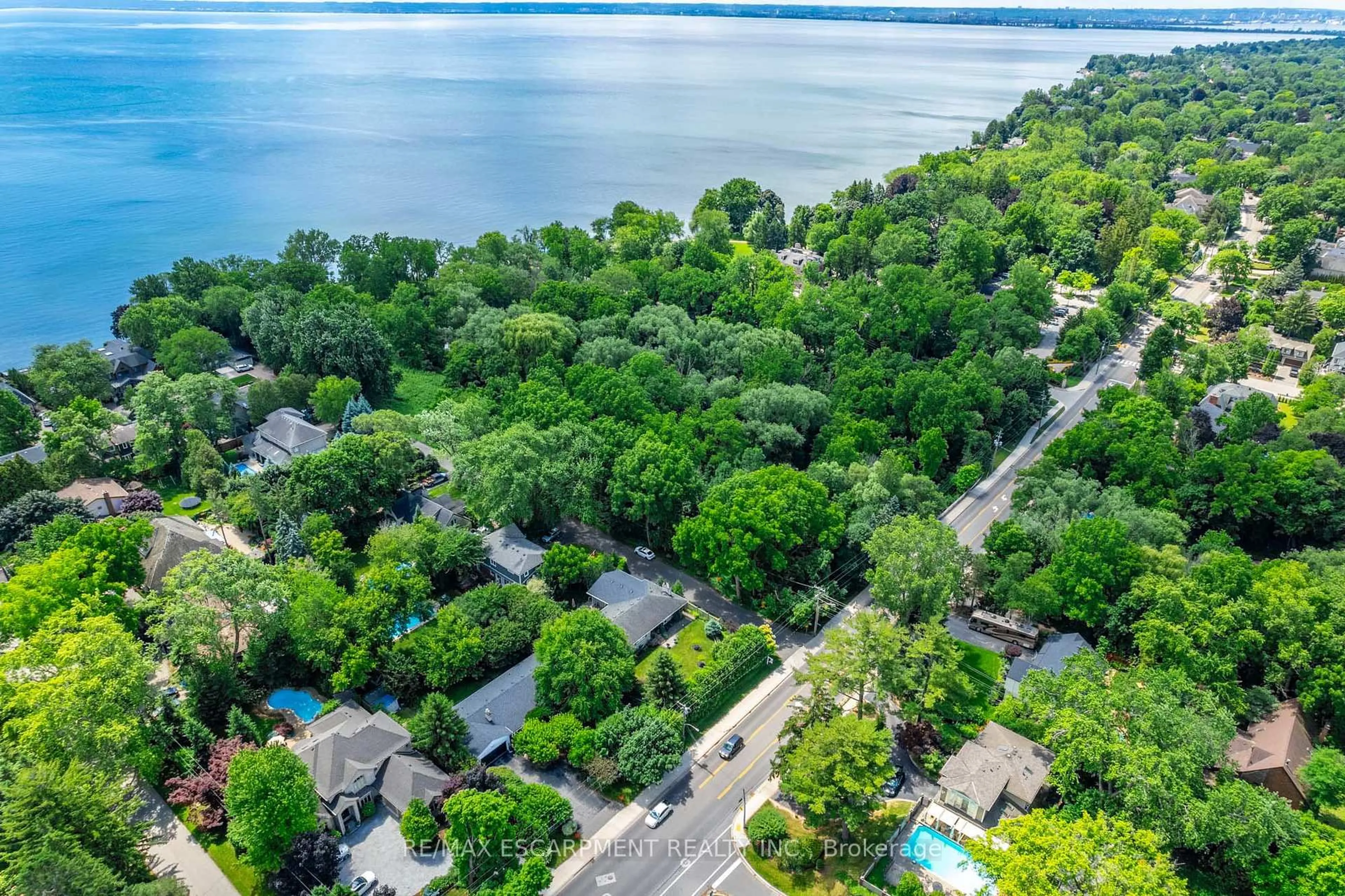 A pic from outside/outdoor area/front of a property/back of a property/a pic from drone, water/lake/river/ocean view for 4306 Lakeshore Rd, Burlington Ontario L7L 1A8