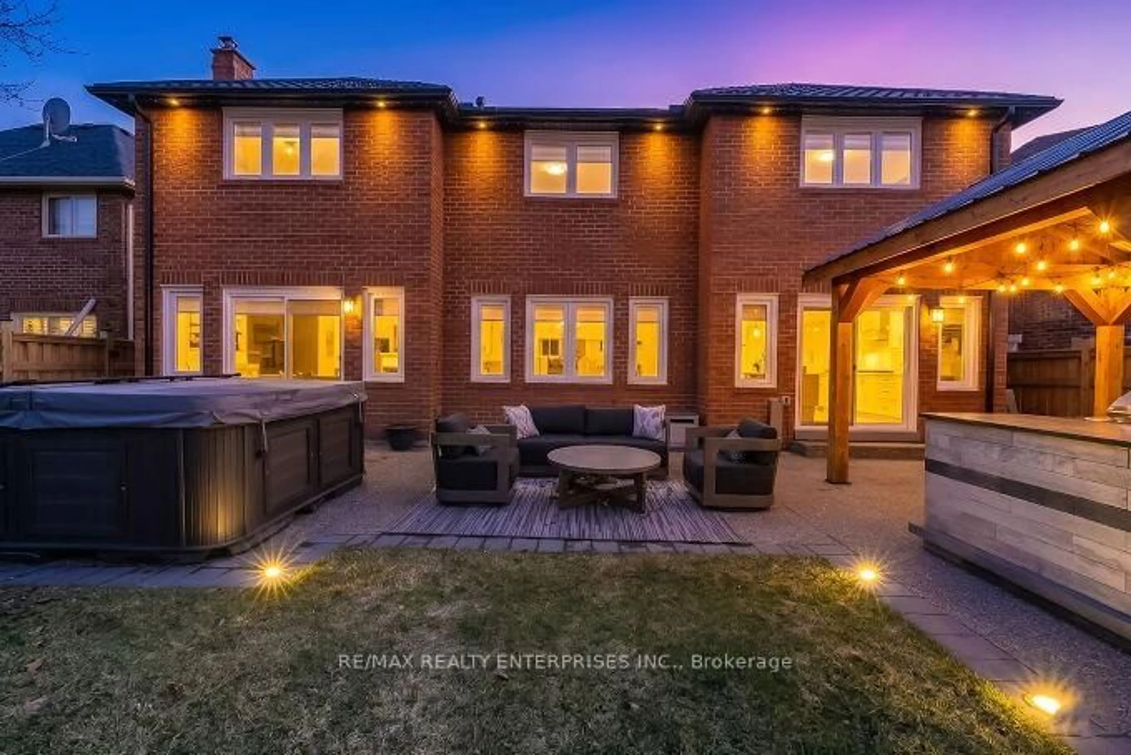 Patio, street for 5683 Oldcastle Cres, Mississauga Ontario L5M 4X6