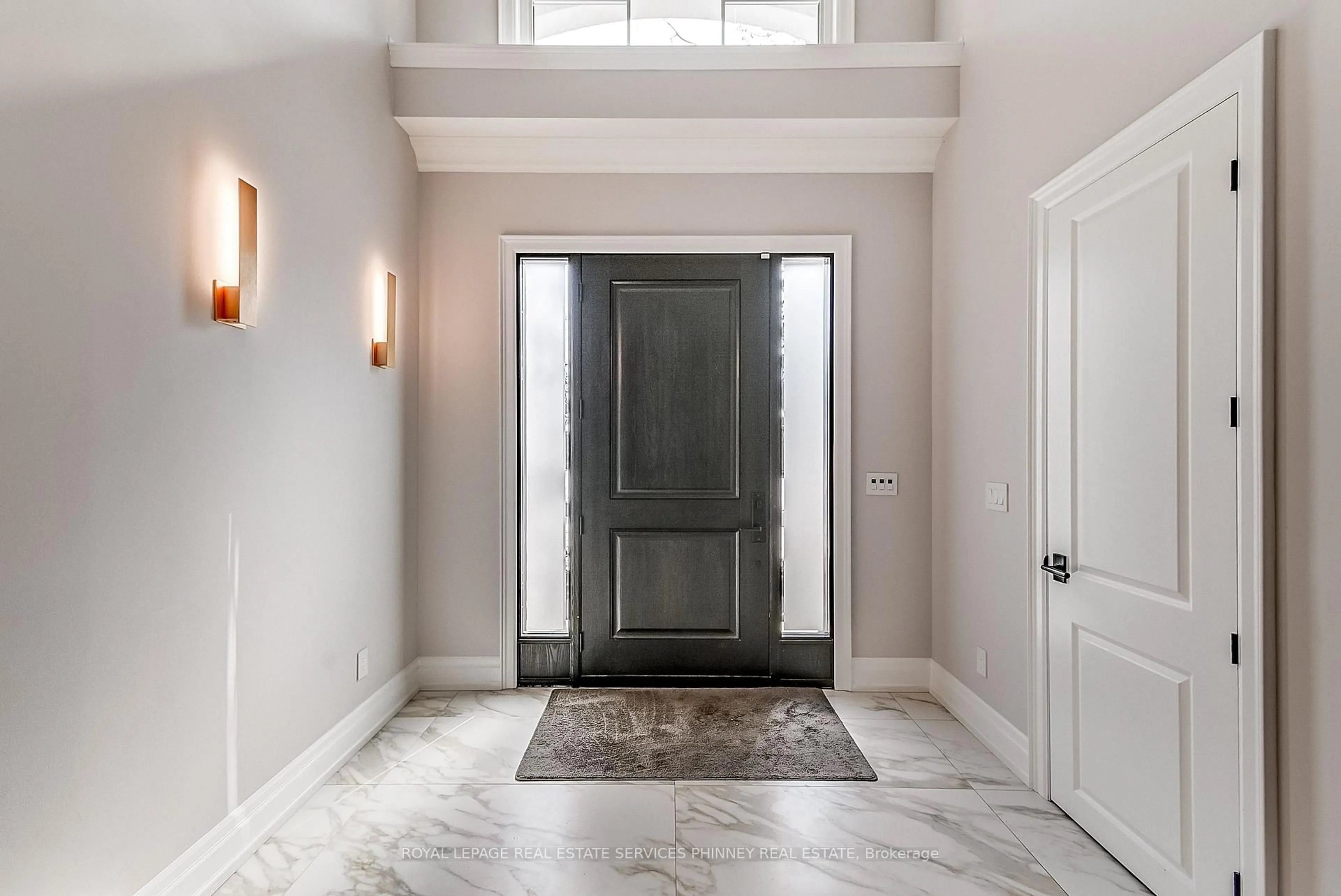 Indoor entryway for 1569 Wembury Rd, Mississauga Ontario L5J 2L8