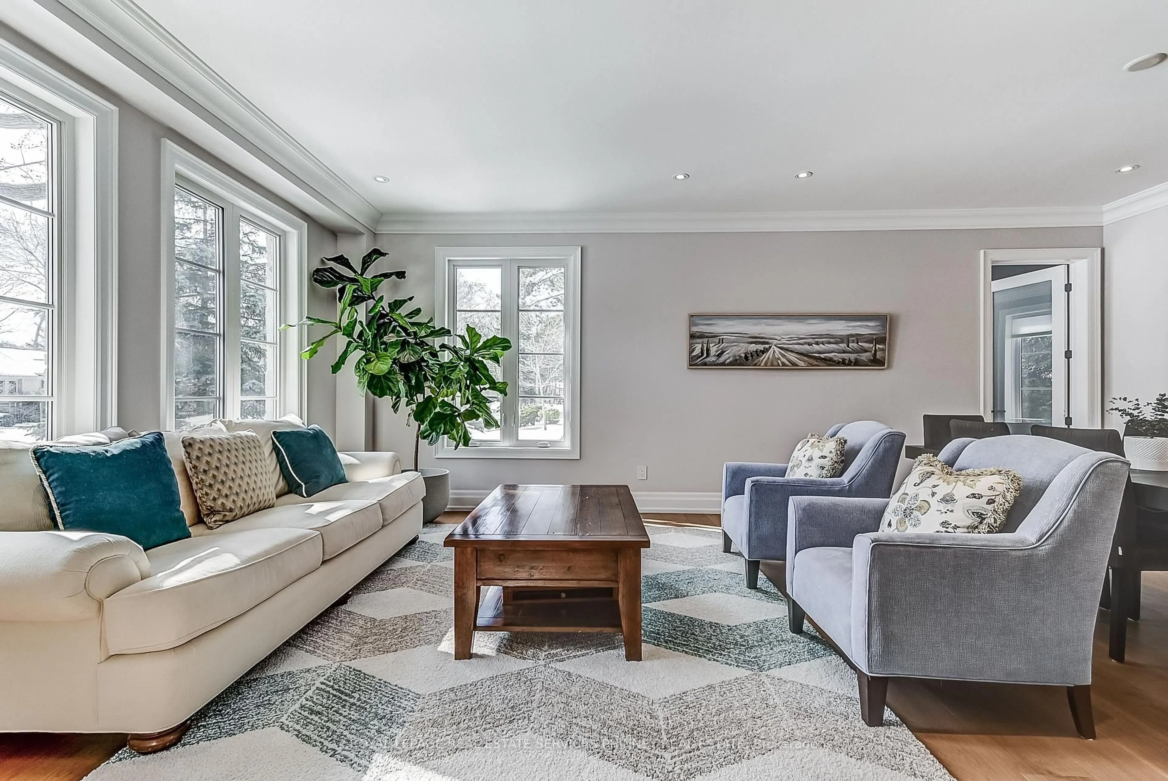 Living room with furniture, unknown for 1569 Wembury Rd, Mississauga Ontario L5J 2L8