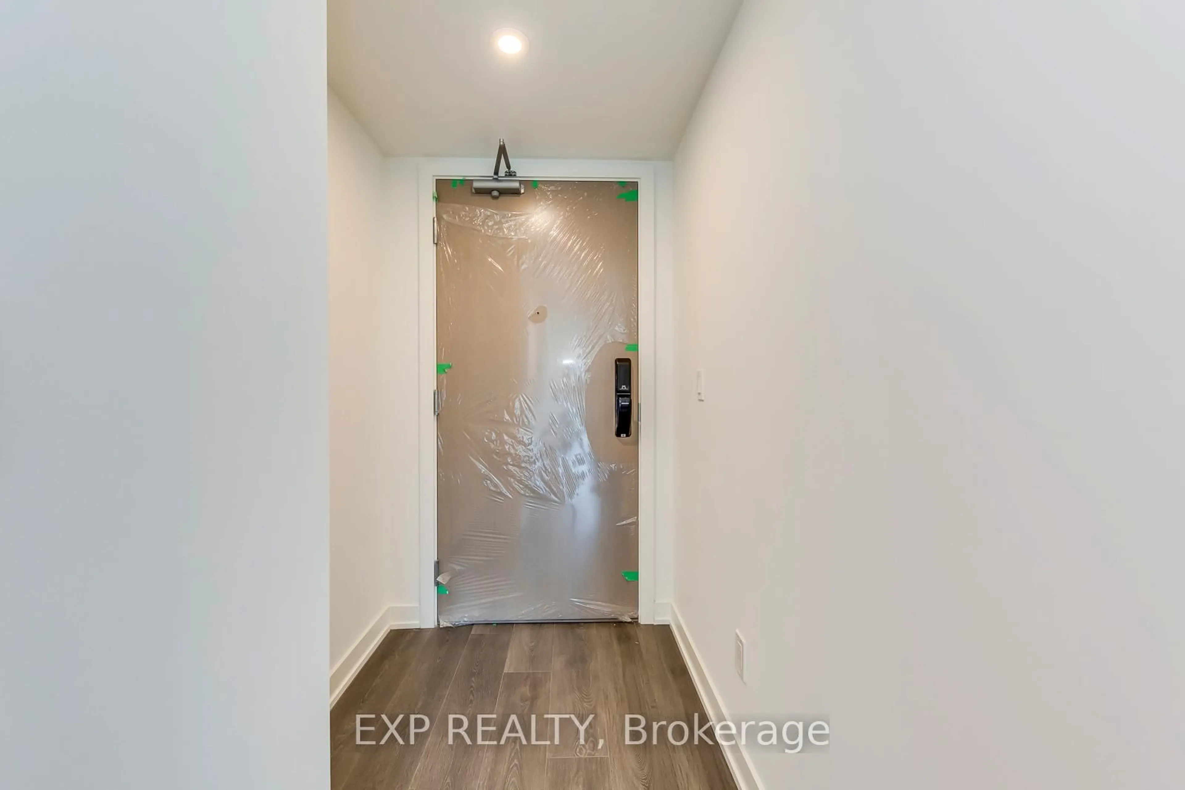 Indoor entryway for 370 Martha St #303, Burlington Ontario L7R 0G9