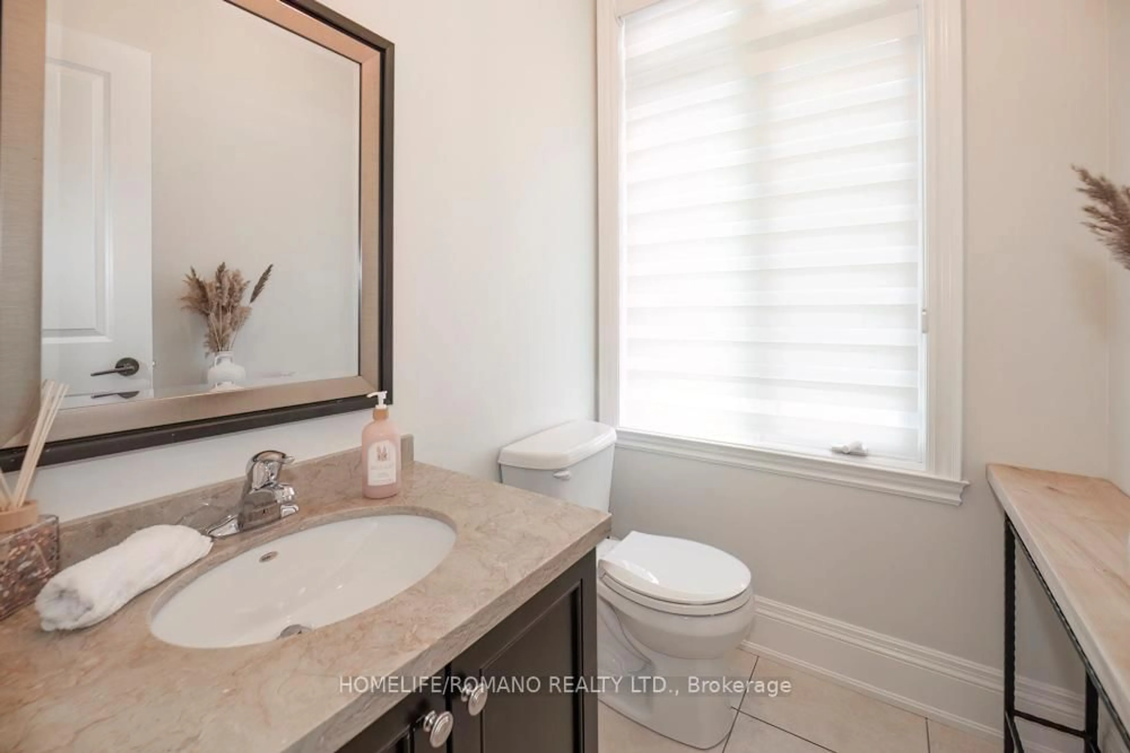 Standard bathroom, ceramic/tile floor for 100 Falstaff Ave, Toronto Ontario M6L 2E4