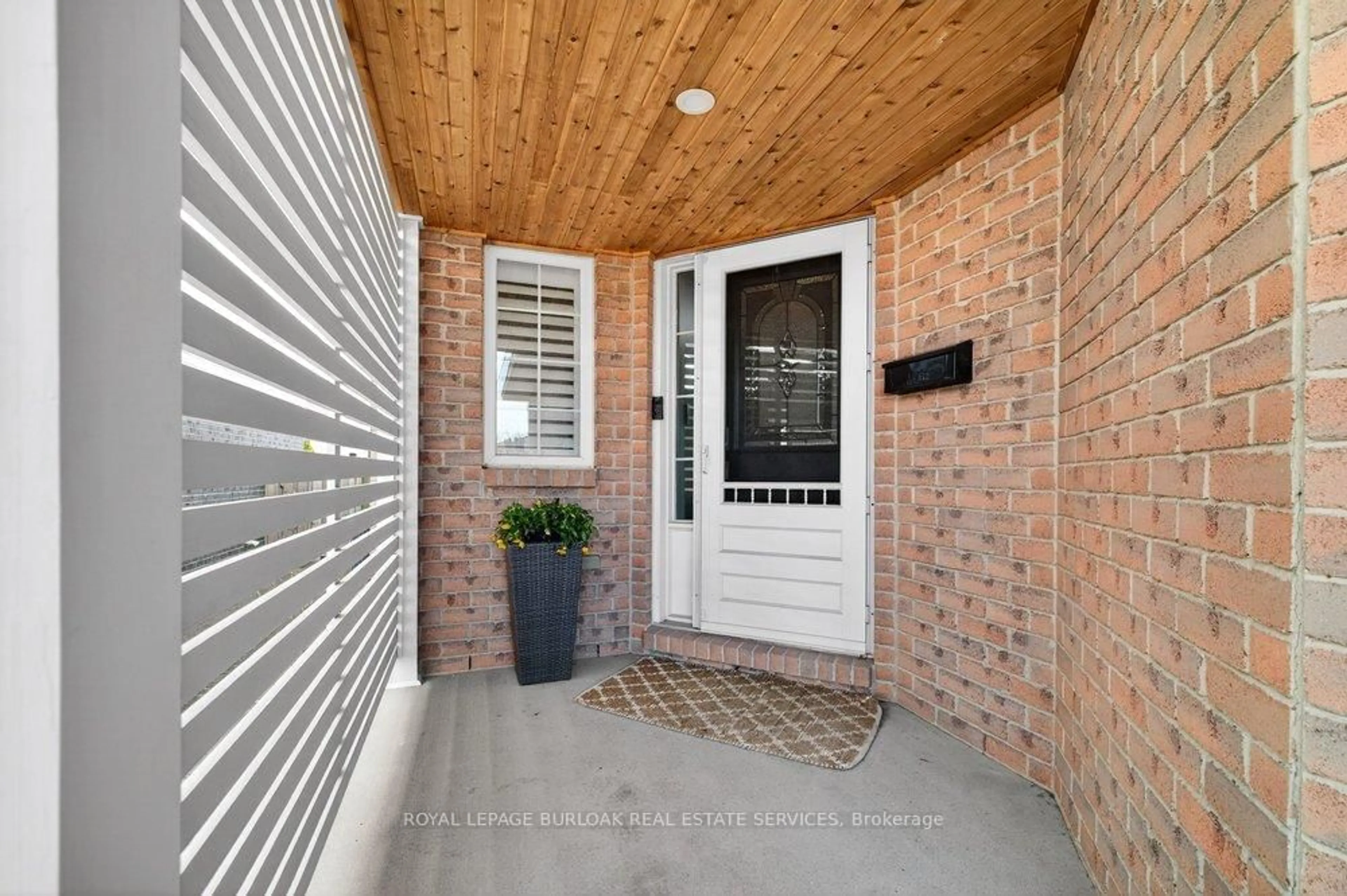 Indoor entryway for 4006 Jarvis Cres, Burlington Ontario L7M 4K1
