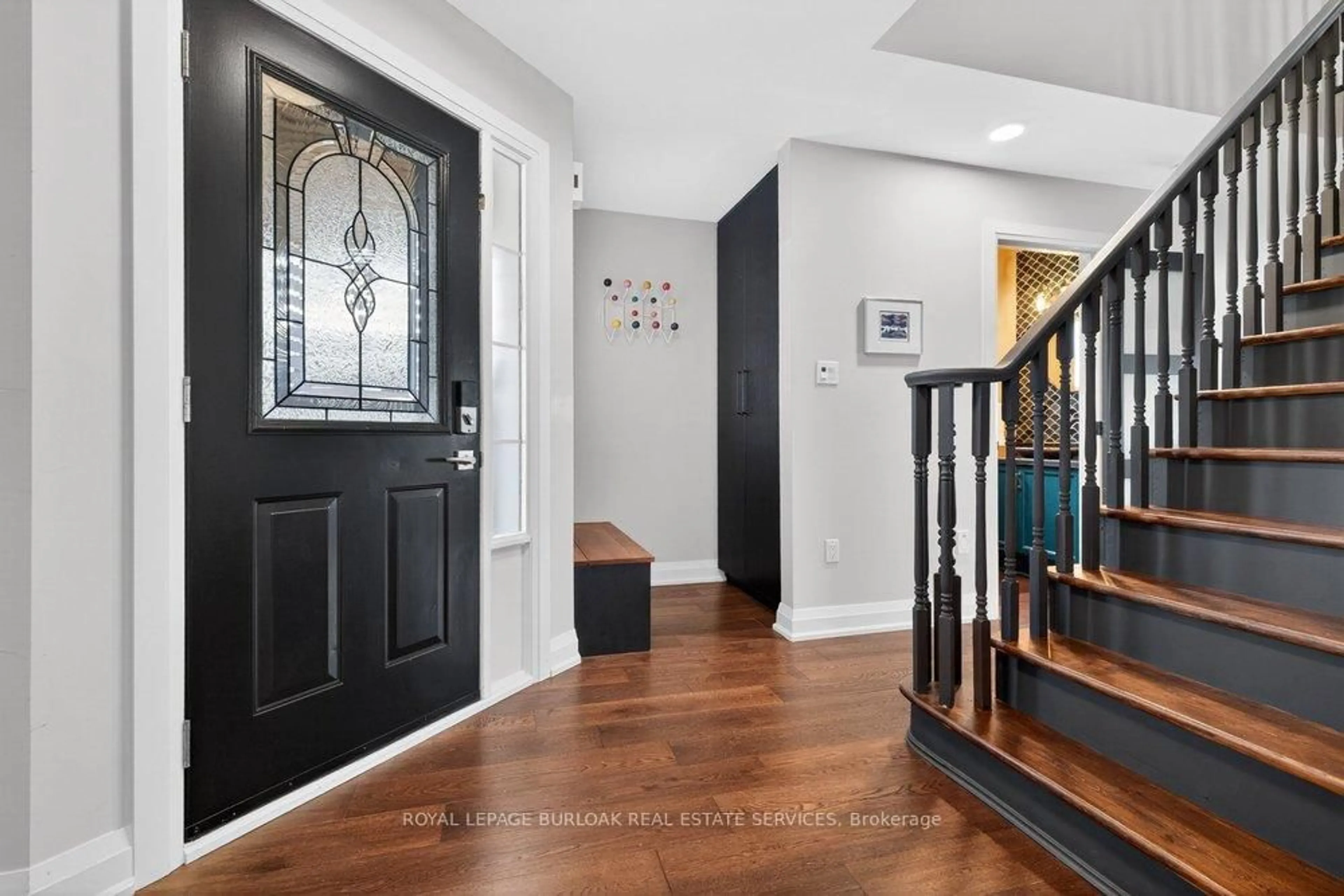 Indoor entryway for 4006 Jarvis Cres, Burlington Ontario L7M 4K1