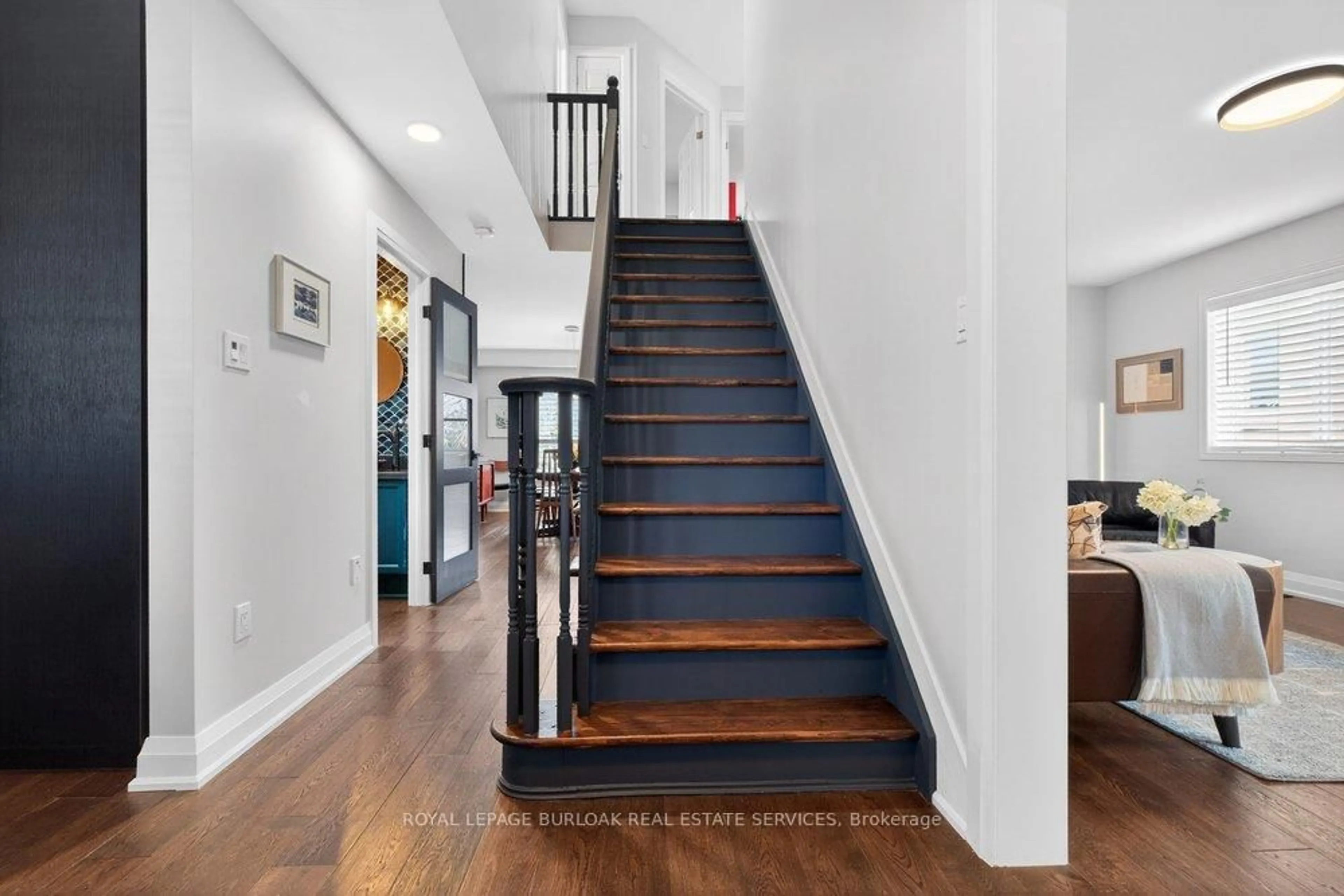 Stairs for 4006 Jarvis Cres, Burlington Ontario L7M 4K1