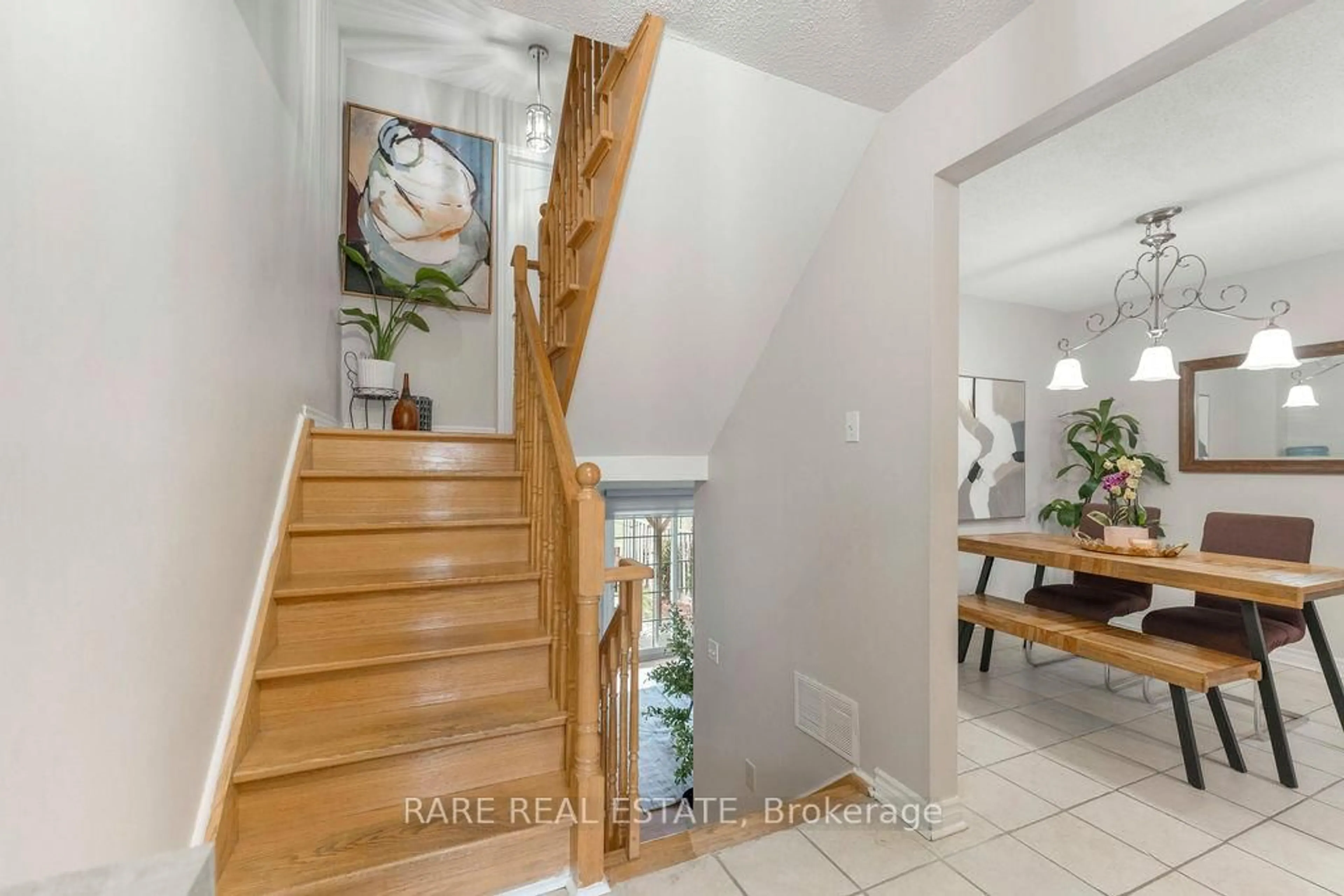 Indoor entryway for 2006 Martin Grove Rd #21, Toronto Ontario M9V 4A3